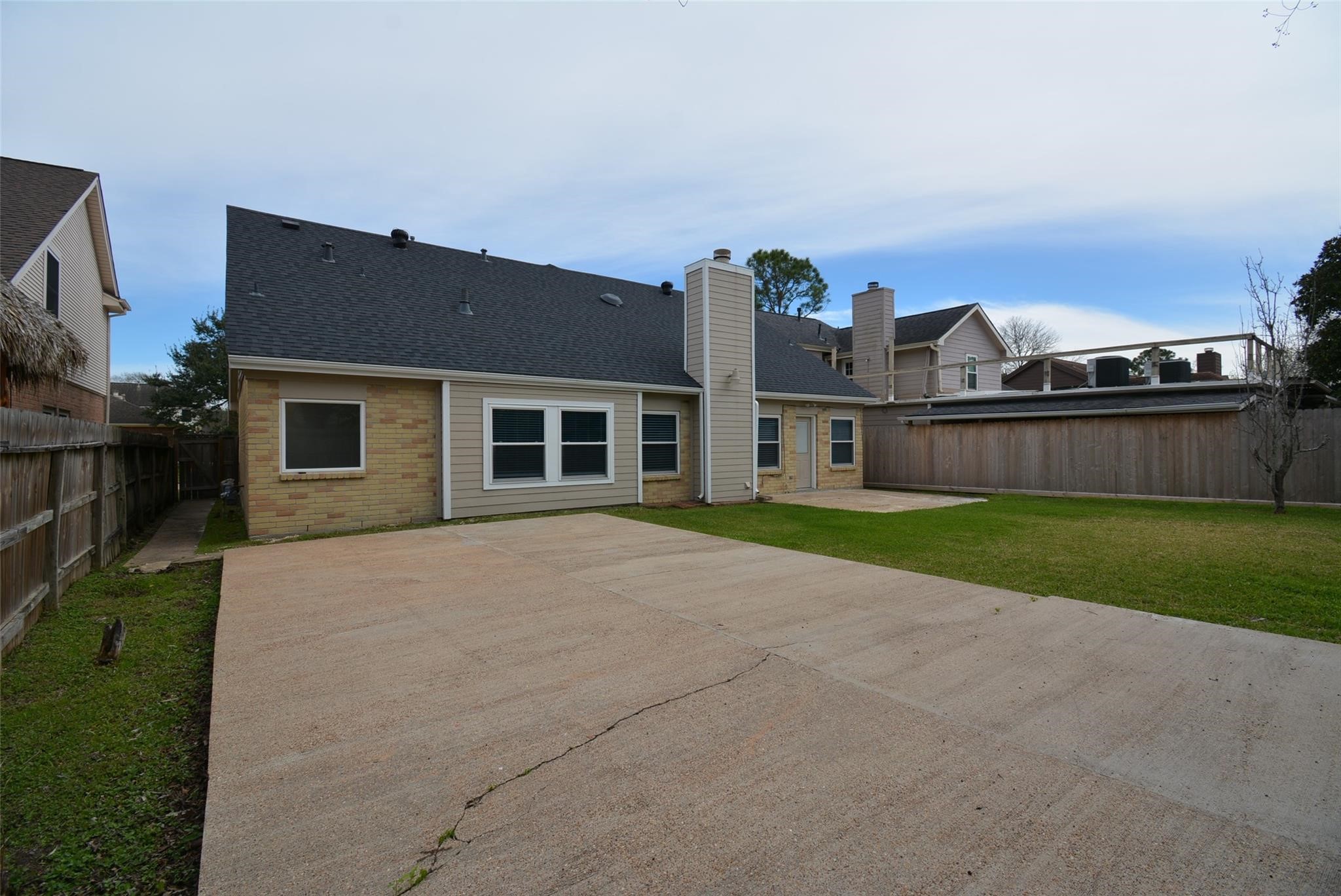 1018 Wentworth Drive, Pearland, TX 77584