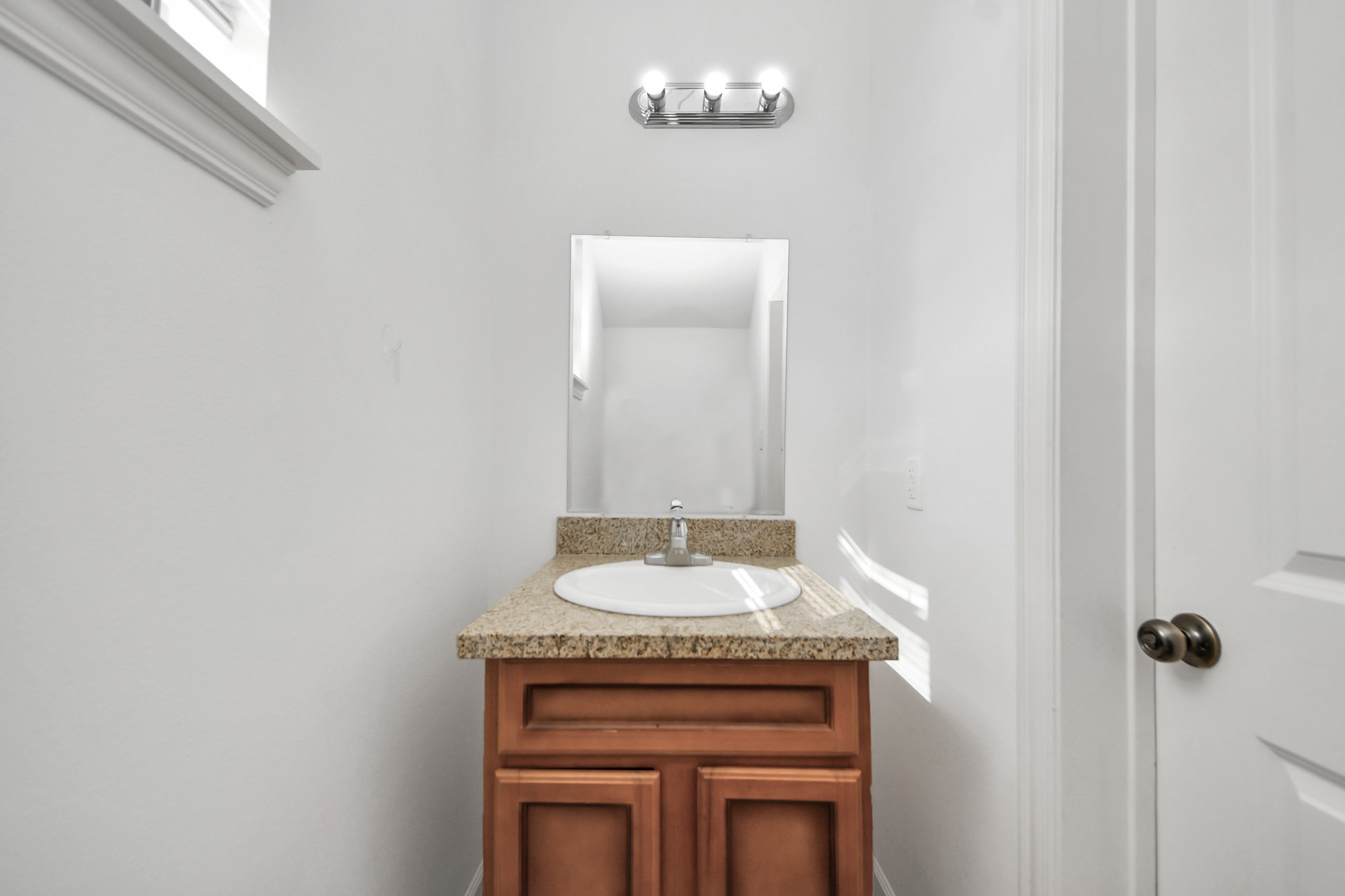 1/2 Bathroom