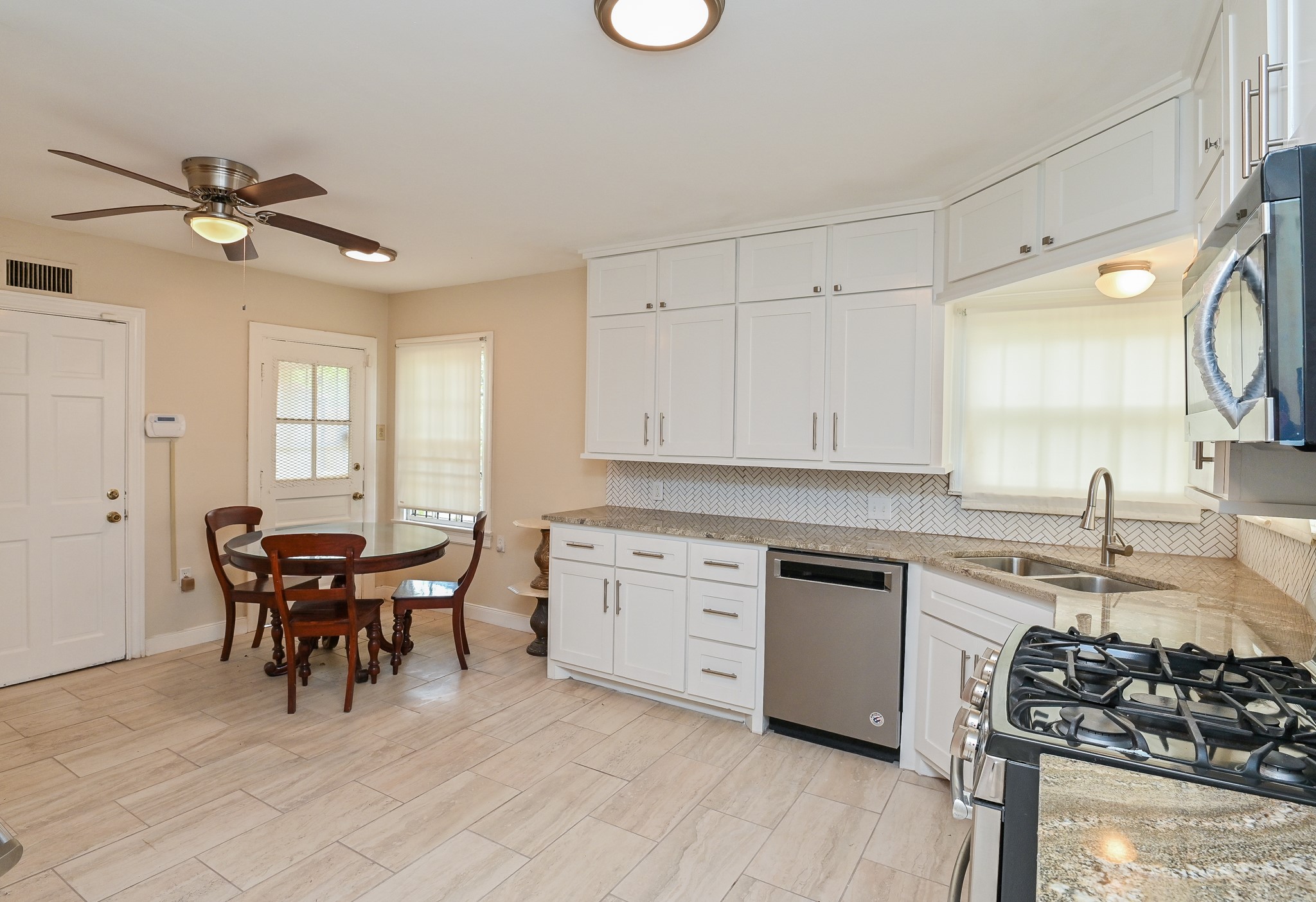 3738 Charleston Street, Houston, TX 77021 3738 Charleston Street, Houston, TX 77021