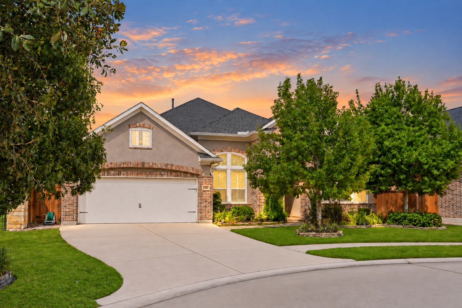 Enjoy a carefree lifestyle with HOA-maintained front yard, sprinkler system & no flooding during any of the storms! This timeless home blends beautiful design, comfort & easy living in an exceptional community. Move-in ready and waiting for you to make it your ownopen the door to your memories today and make that call!