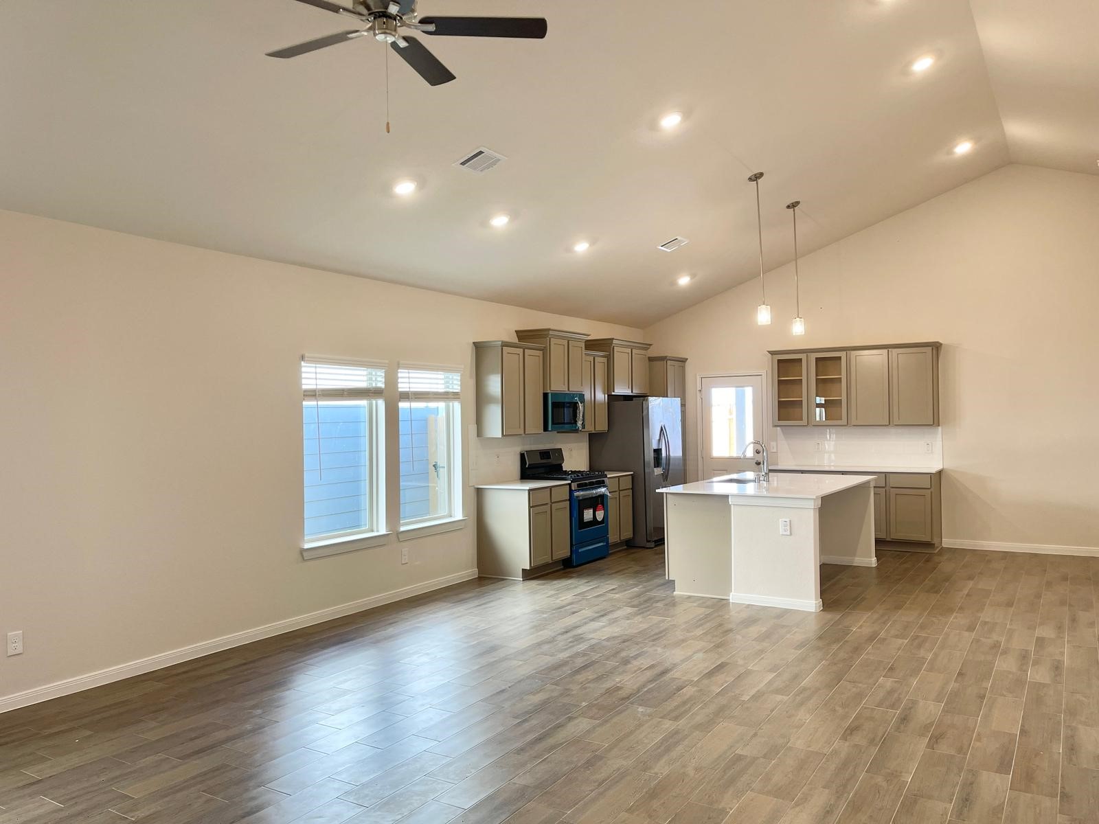 Living room to Breakfast room