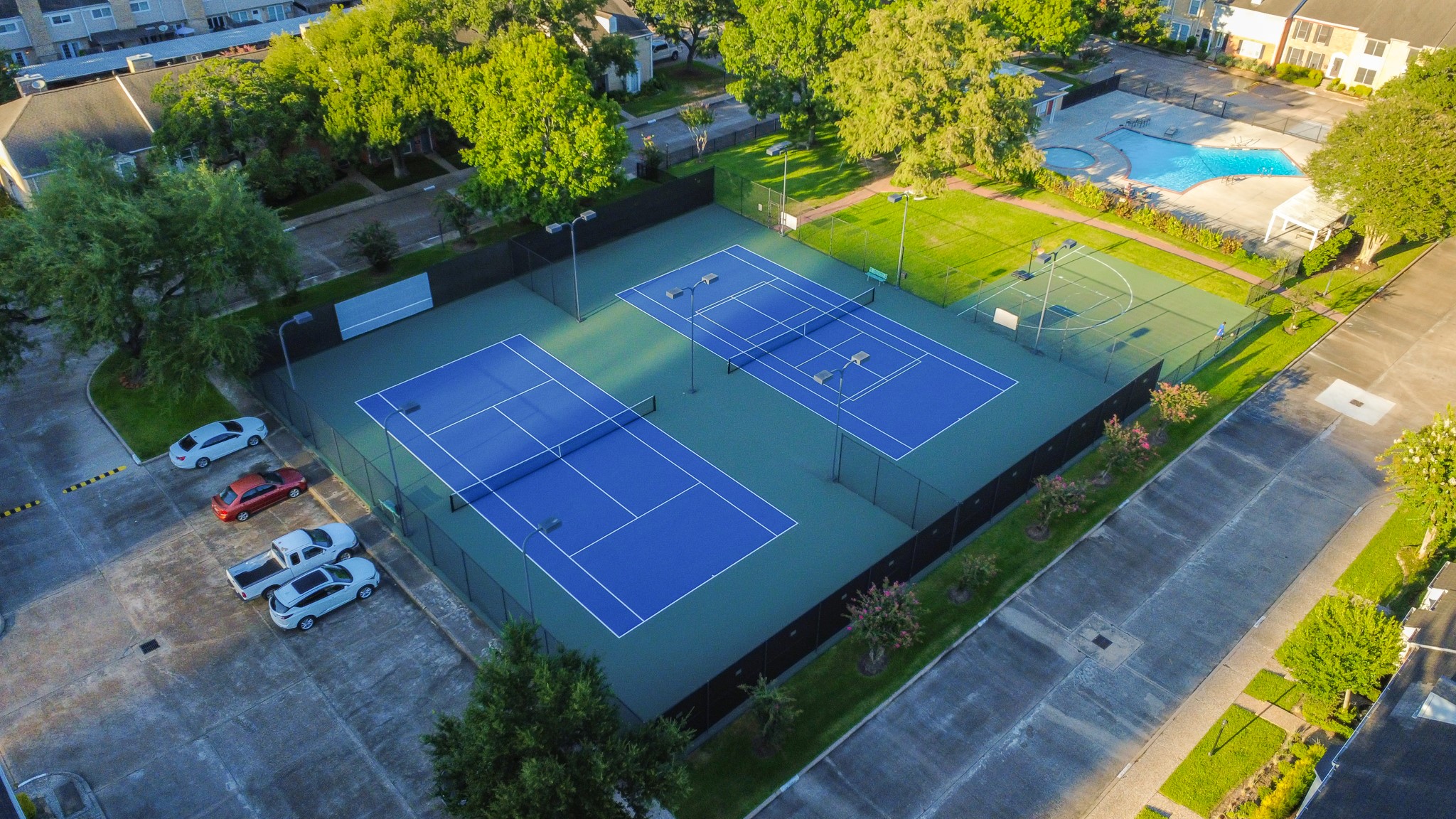 Community & Amenities