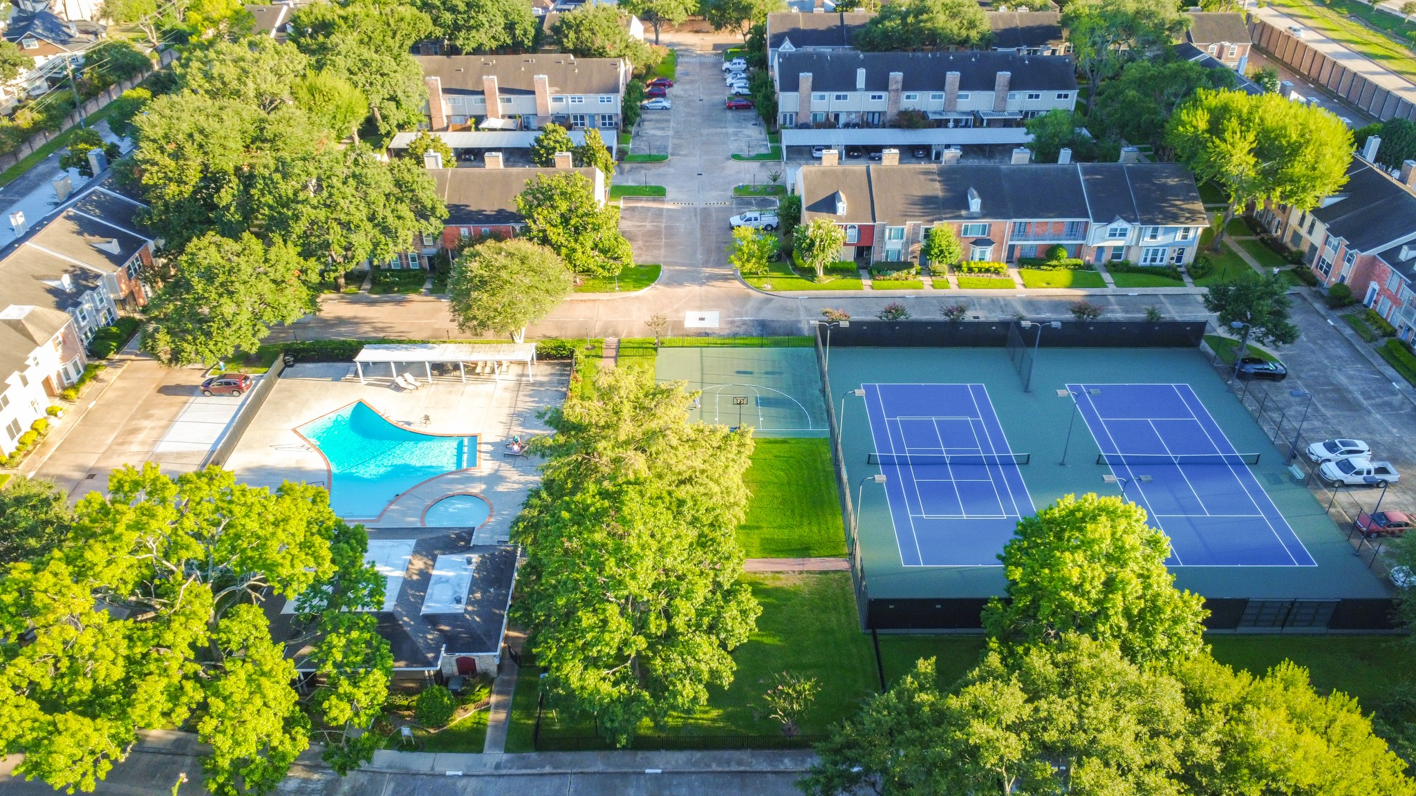 Community & Amenities