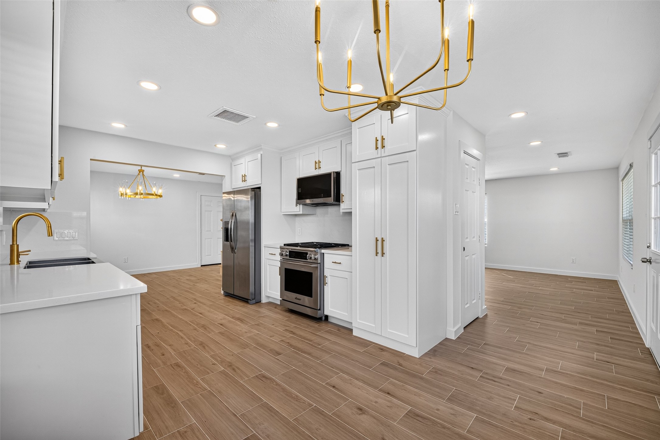 12615 Verdant Brook Drive, Houston, TX 77085
