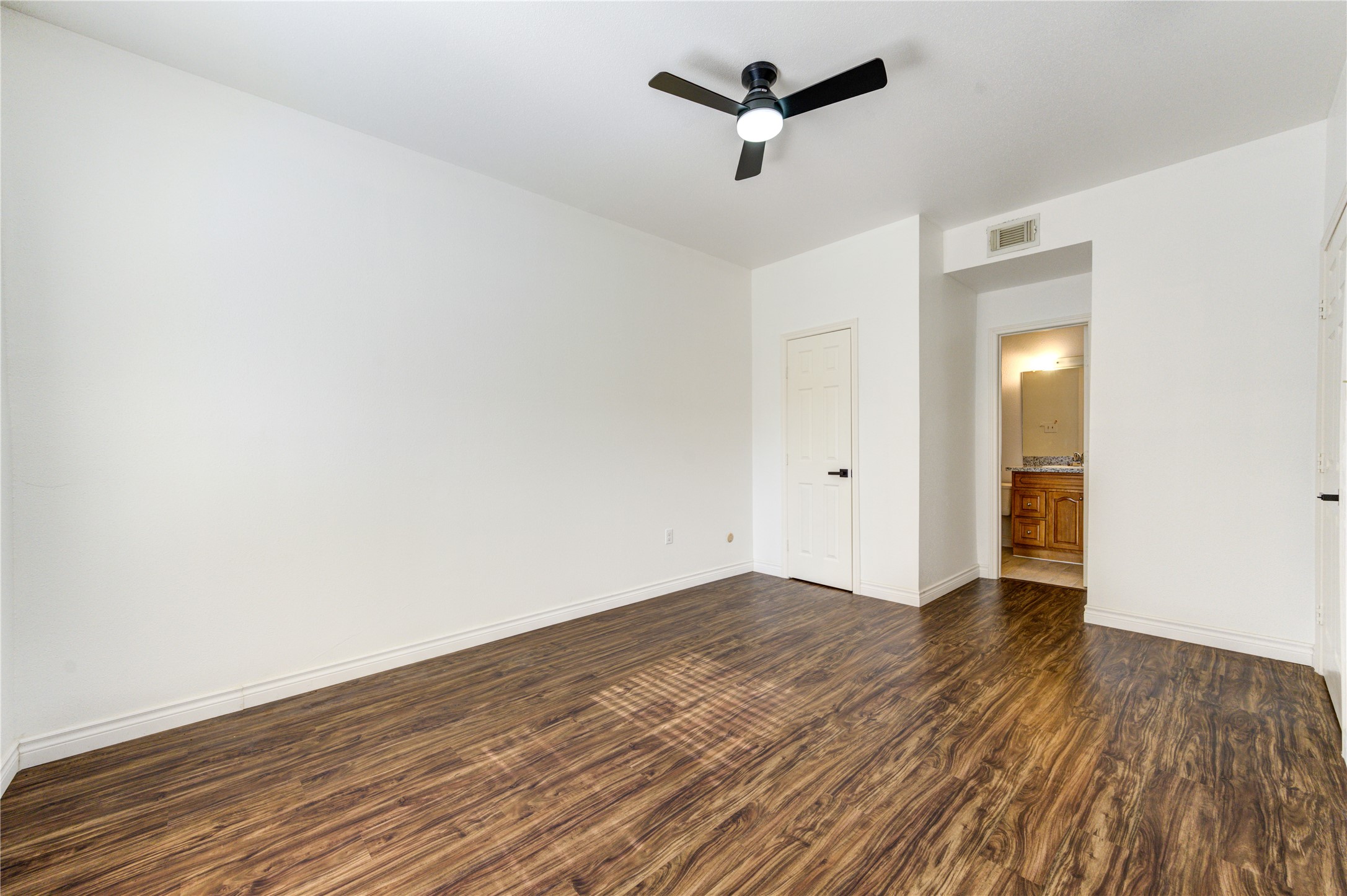 830 Threadneedle Street, #224, Houston, TX 77079