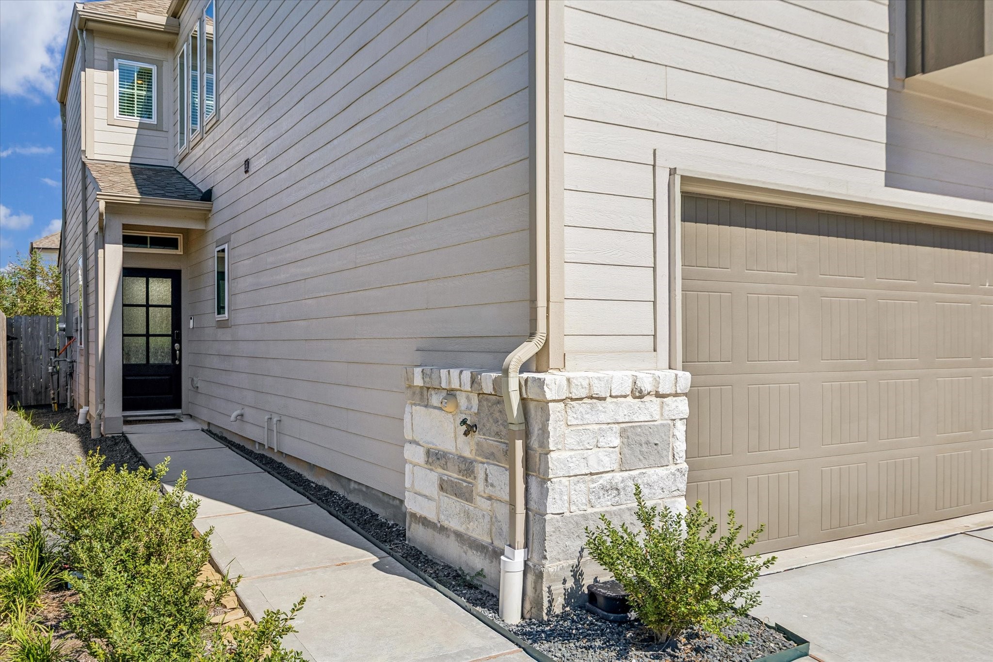Attractive curb appeal and modern architectural styling create a wonderful first impression of this charming rental opportunity.