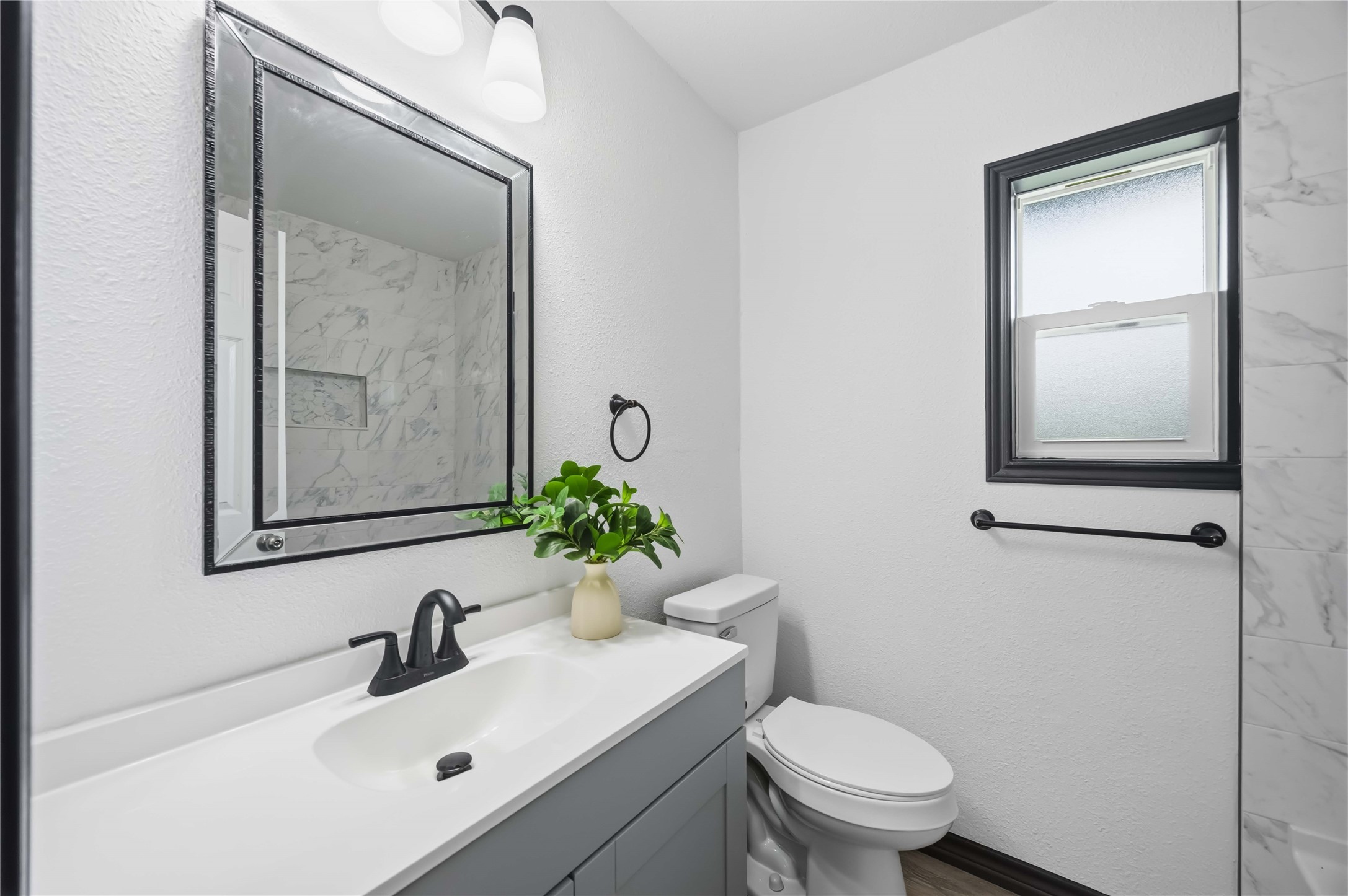 Another remodeled full bath.