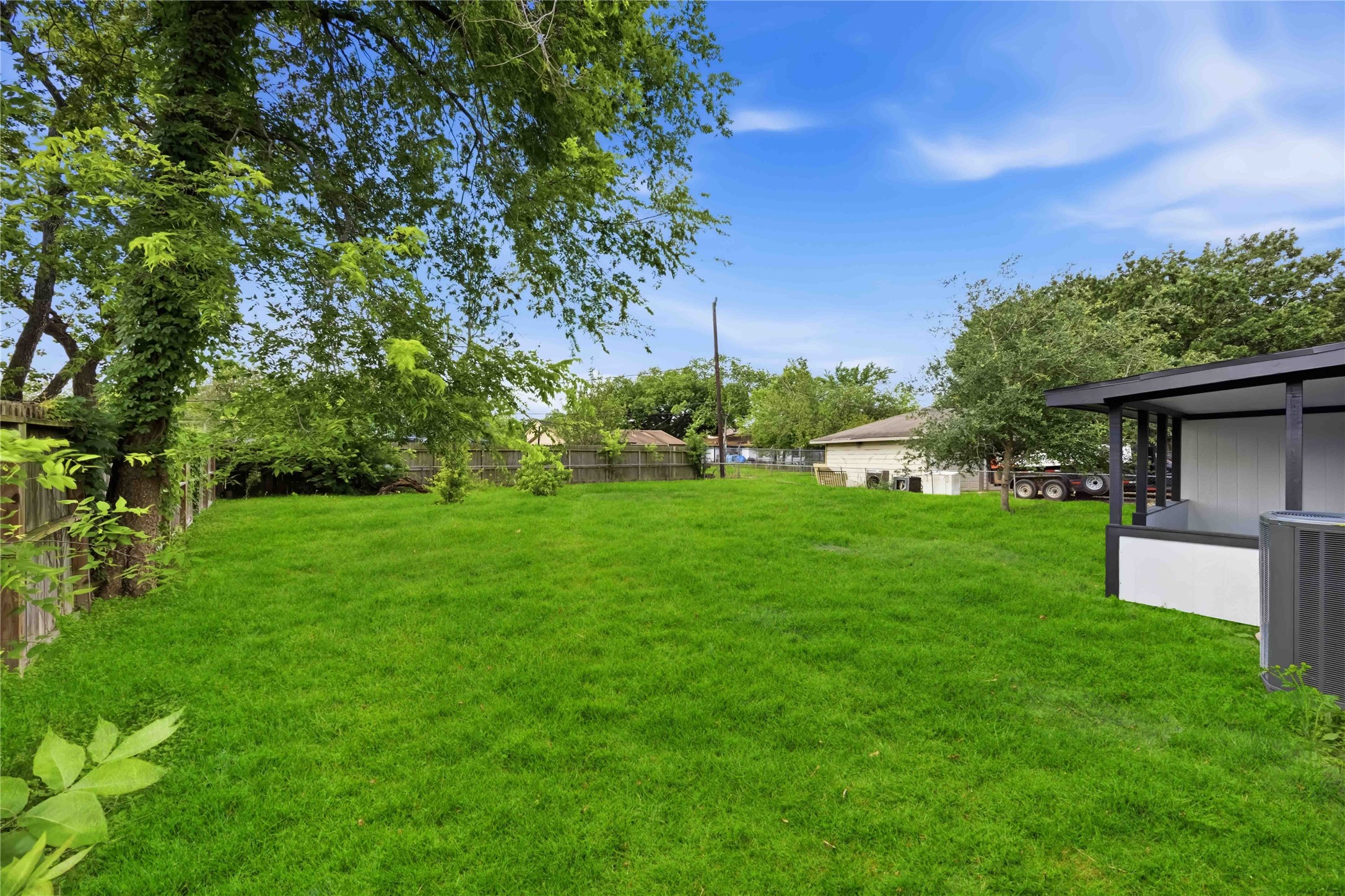 Another view of this expansive yard.
