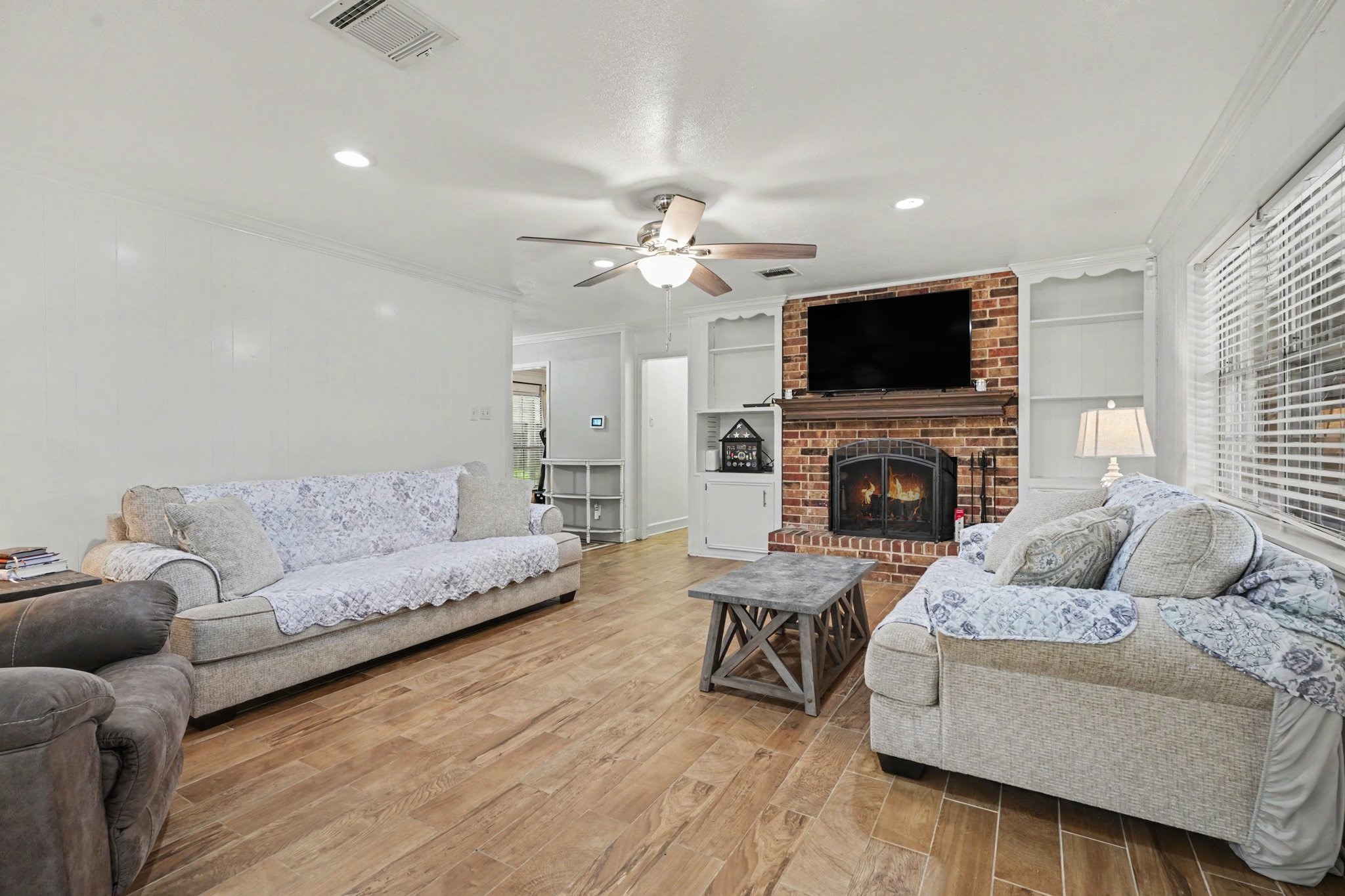 4318 Meadow Glenn Drive, Dickinson, TX 77539