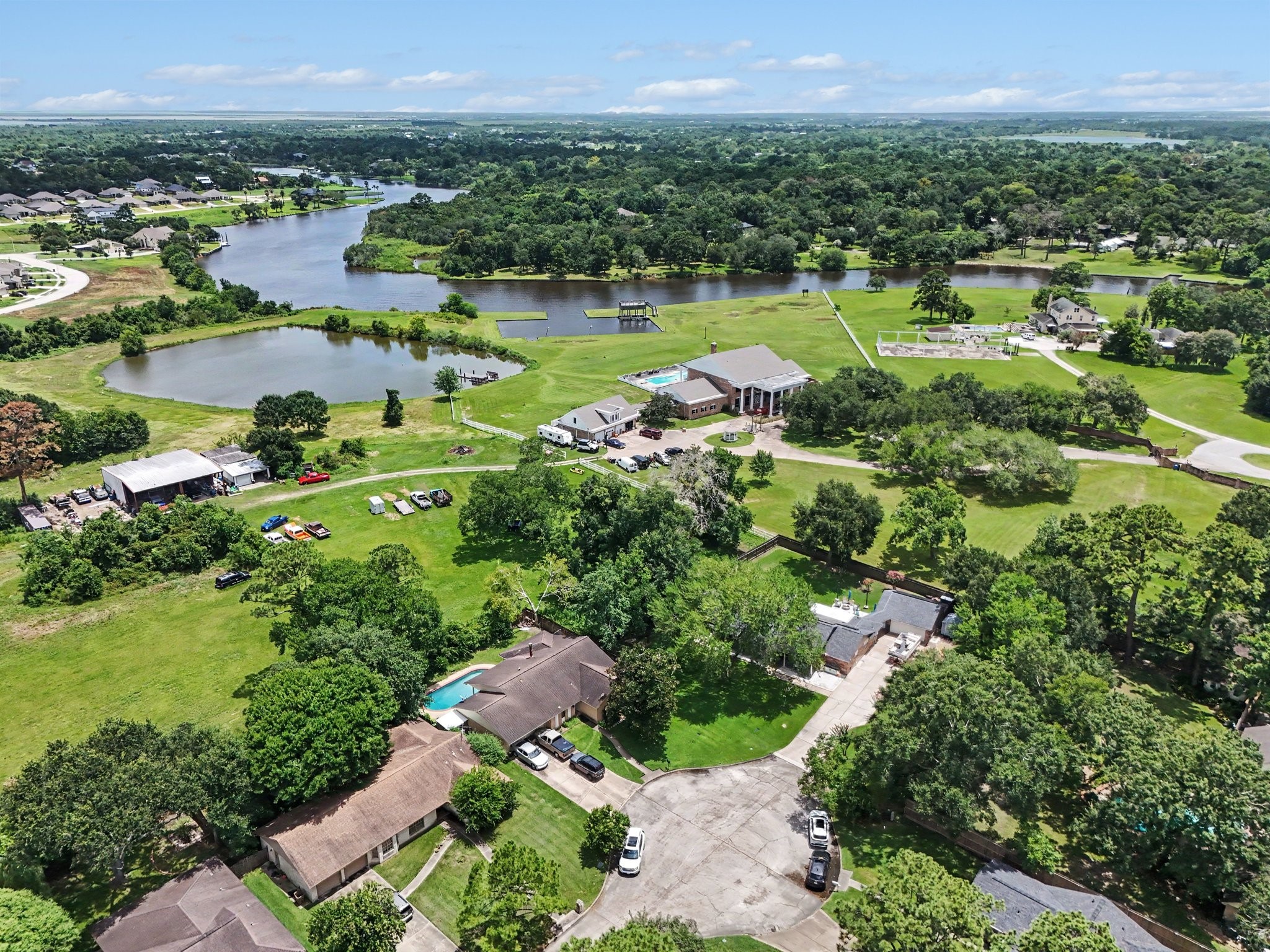 4318 Meadow Glenn Drive, Dickinson, TX 77539