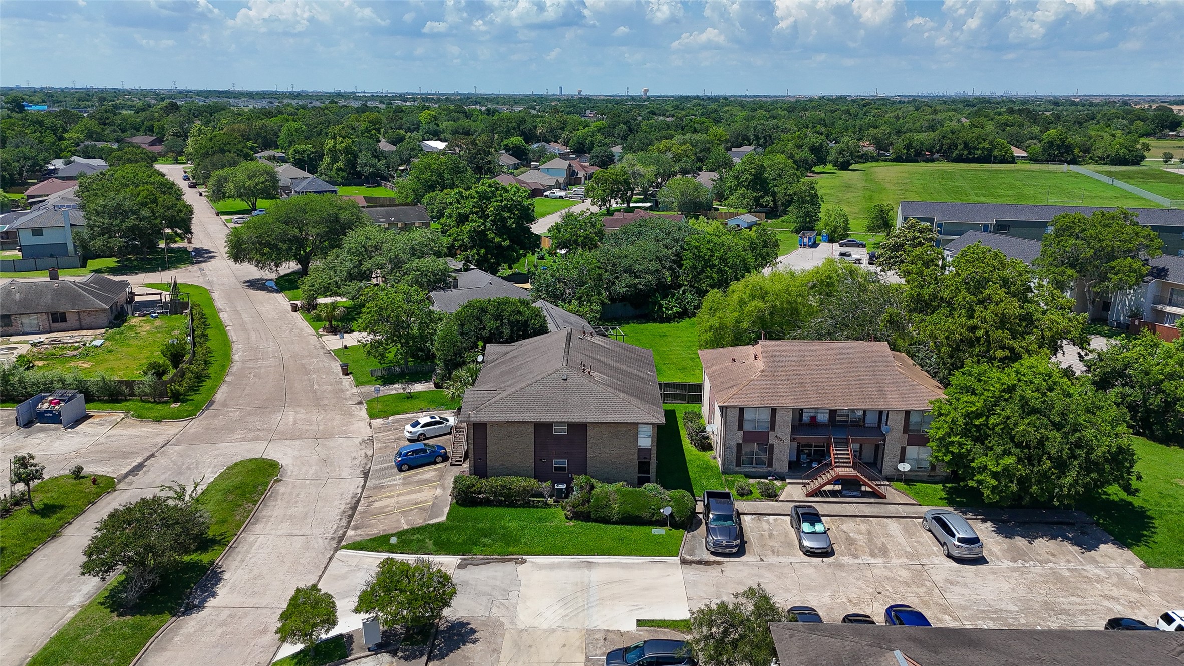 4017 Briar Hollow Drive, Dickinson, TX 77539