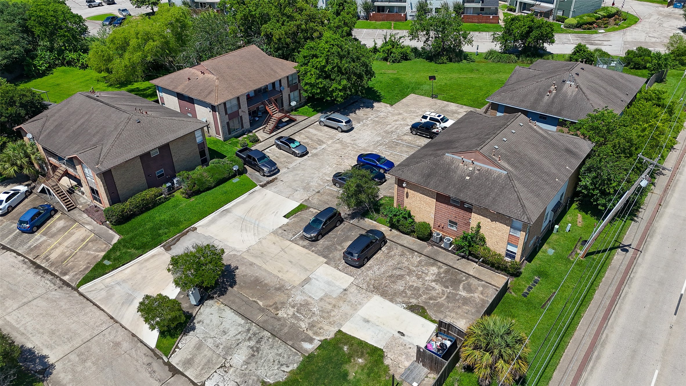 4017 Briar Hollow Drive, Dickinson, TX 77539