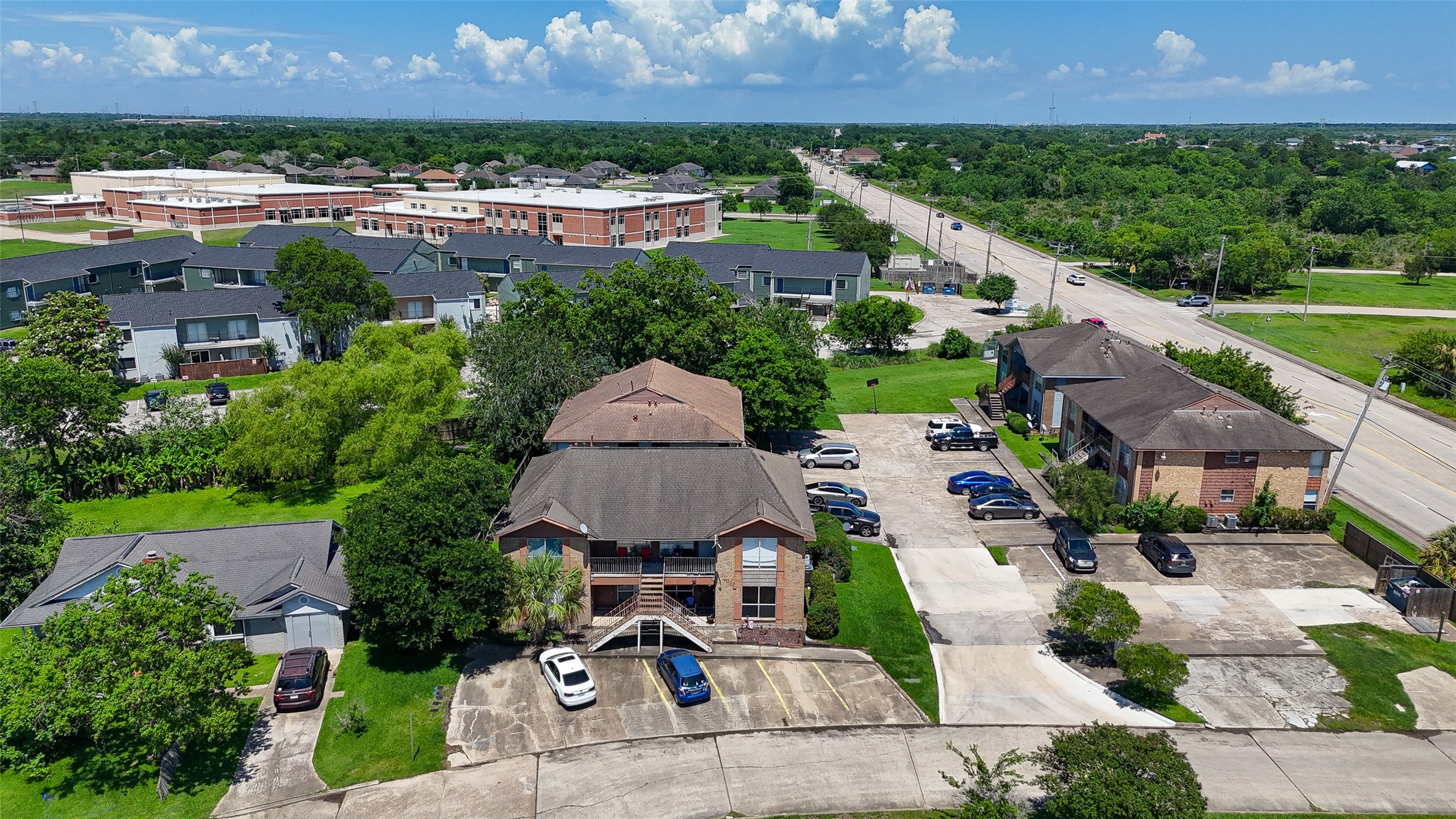 4017 Briar Hollow Drive, Dickinson, TX 77539