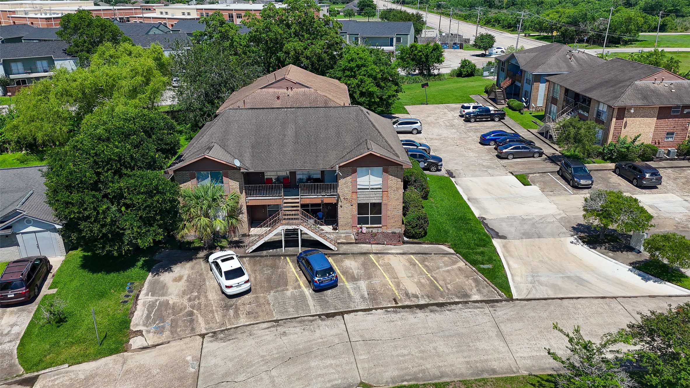 4017 Briar Hollow Drive, Dickinson, TX 77539