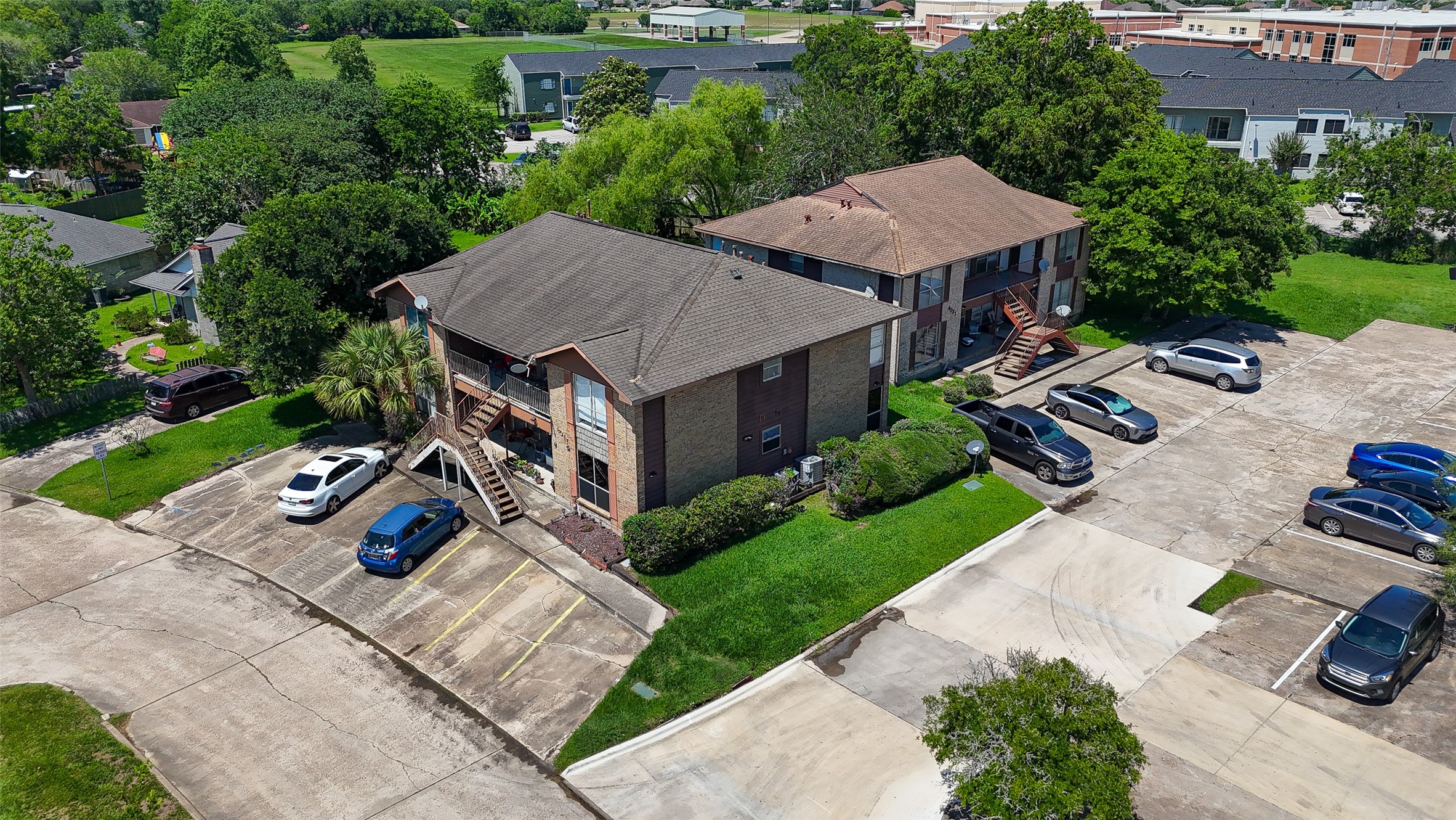 4017 Briar Hollow Drive, Dickinson, TX 77539