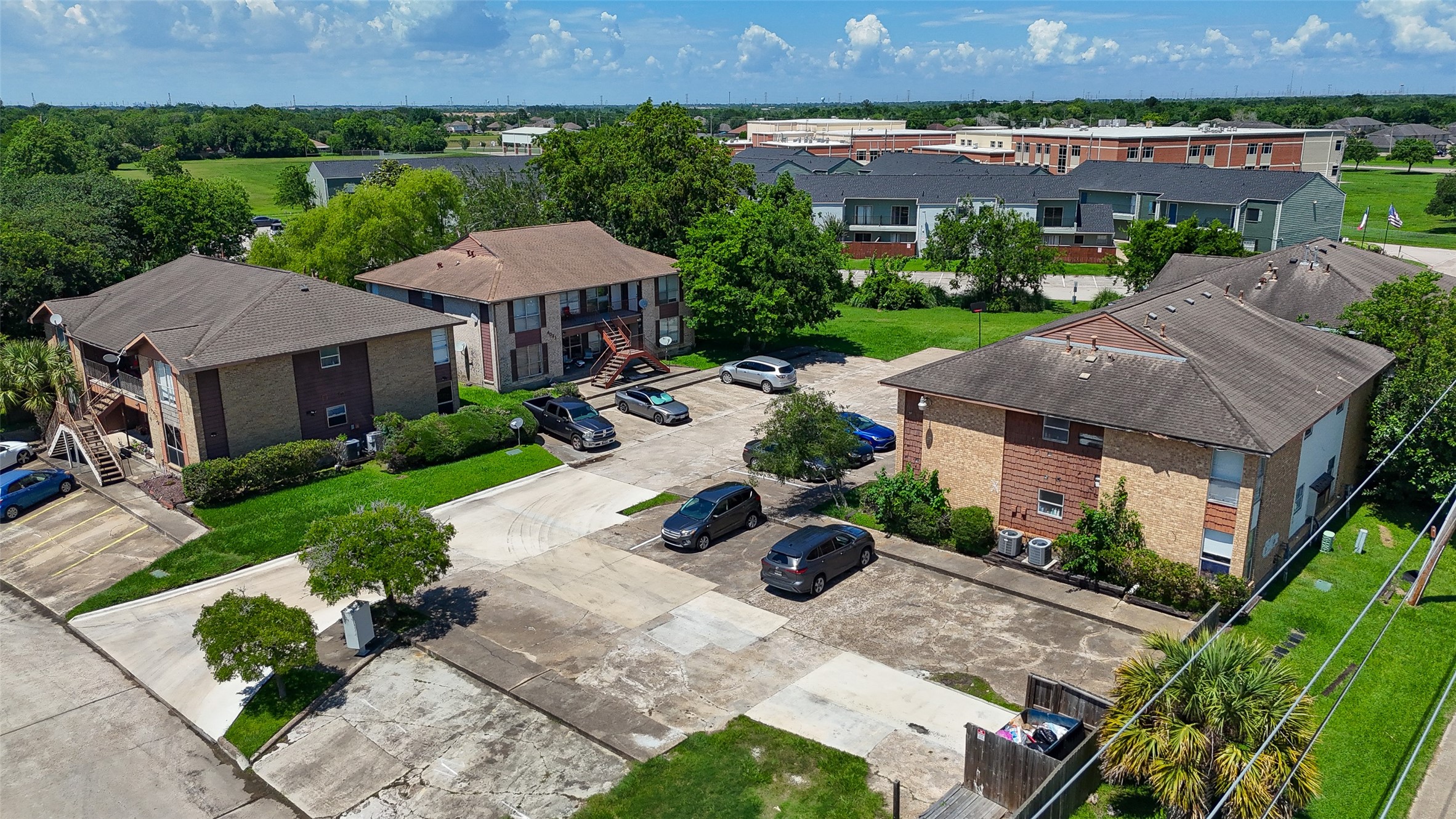 4017 Briar Hollow Drive, Dickinson, TX 77539