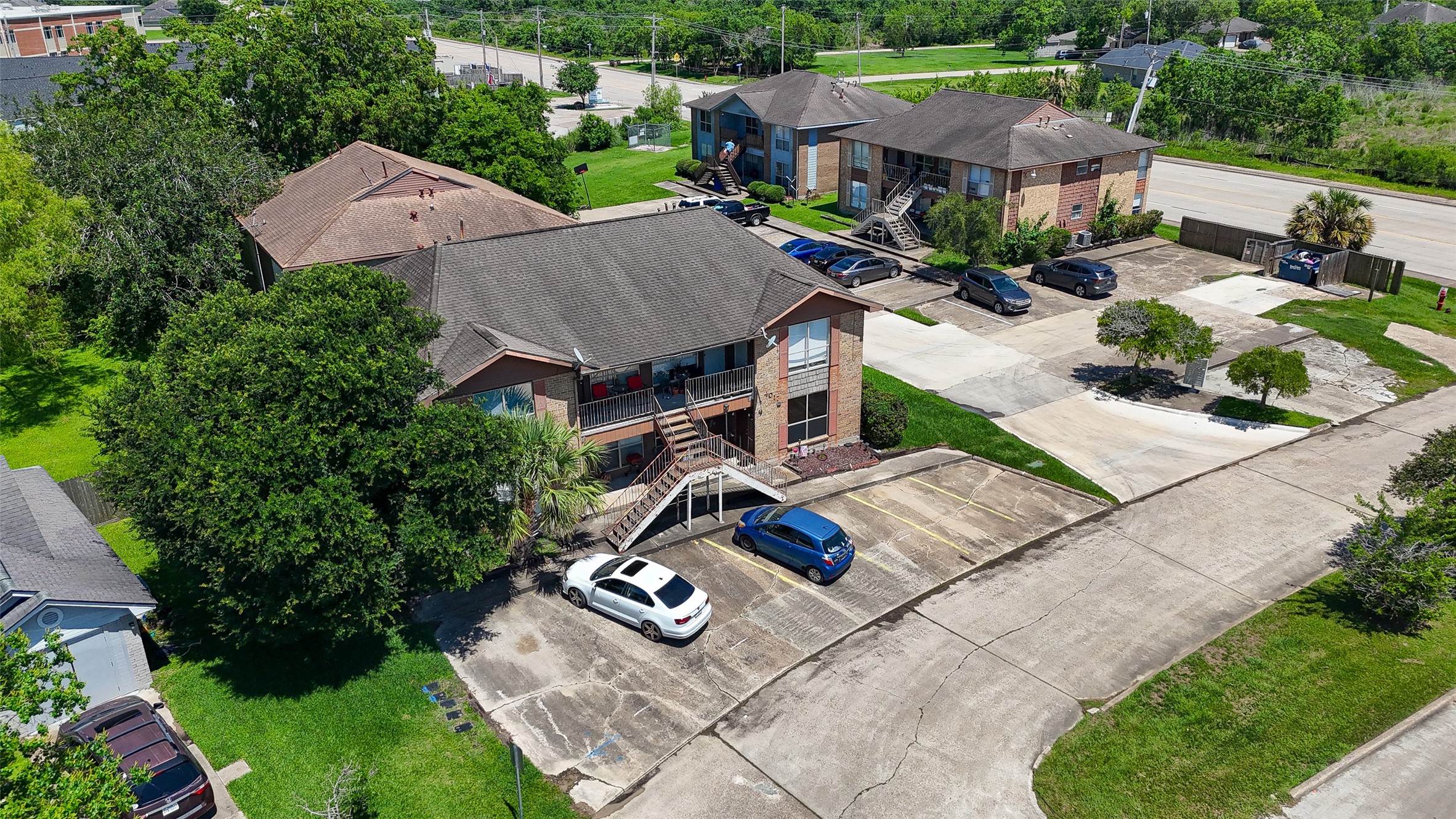 4017 Briar Hollow Drive, Dickinson, TX 77539