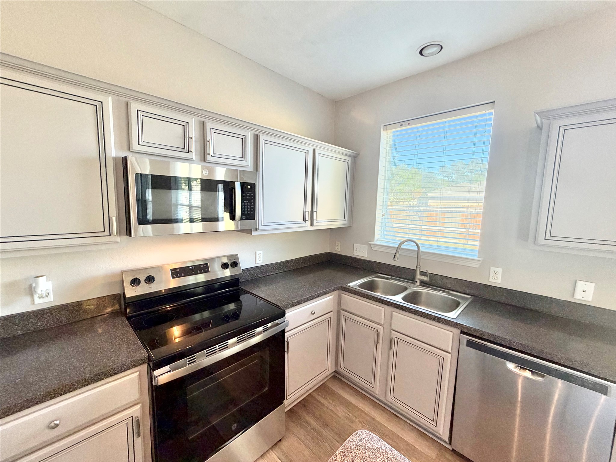 Brand NEW Stove and microwave