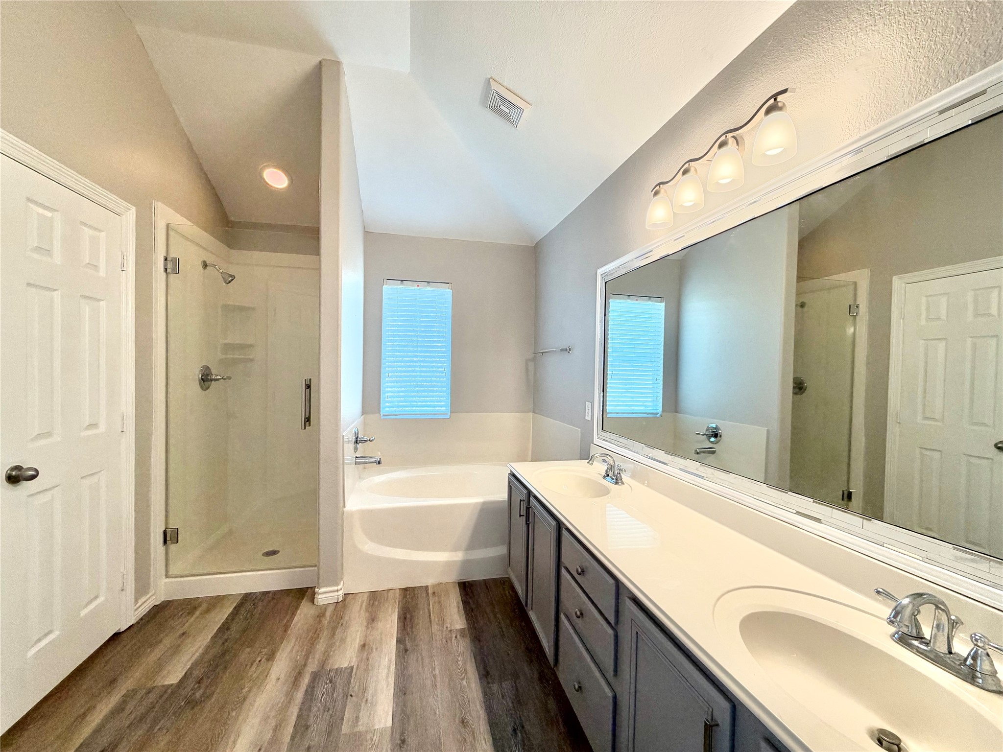 Large En-suite Bathroom