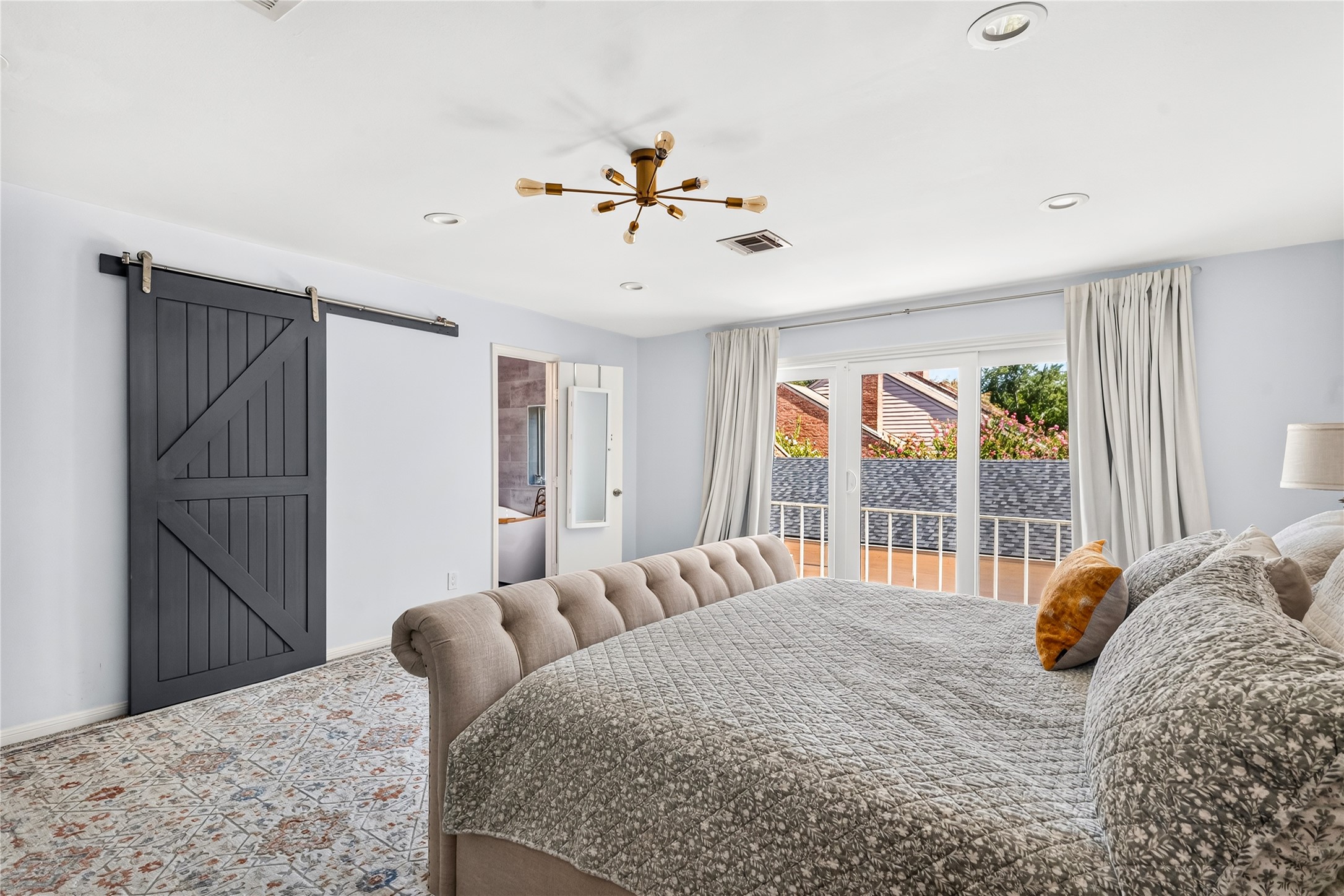 Primary bedoom