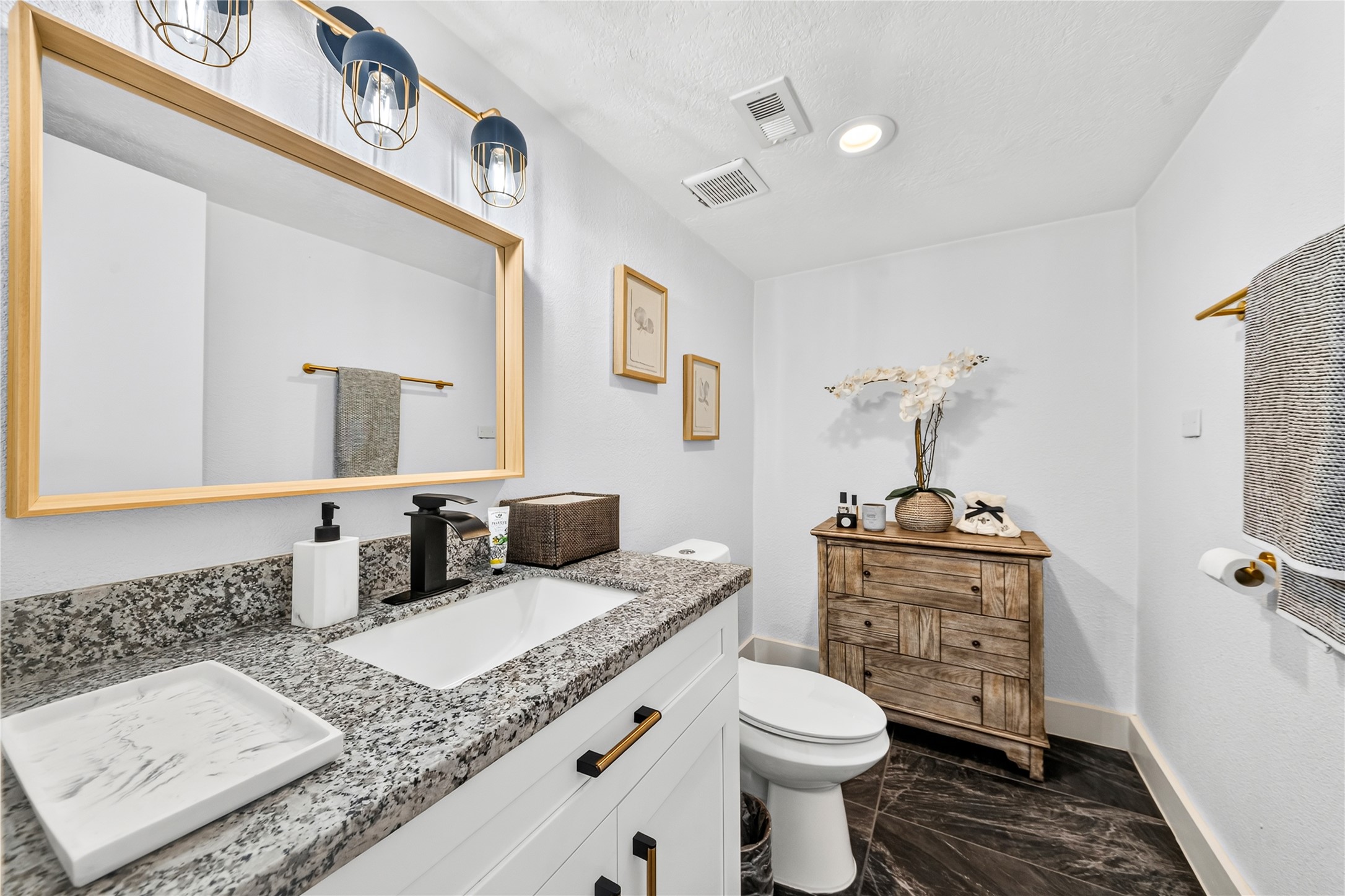 Powder room