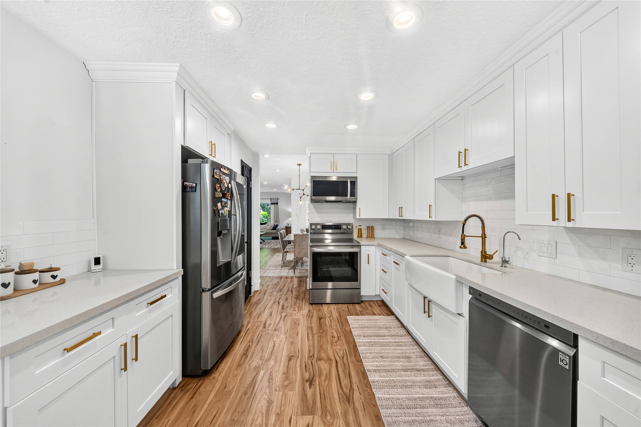 The kitchen and breakfast area provide the perfect backdrop for everything from busy weekday mornings to slow weekend breakfasts The kitchen and breakfast area provide the perfect backdrop for everything from busy weekday mornings to slow weekend breakfasts
