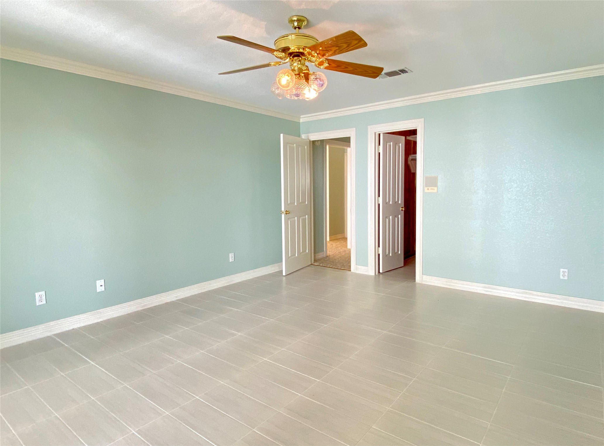 919 Long Reach Drive, Tiki Island, TX 77554