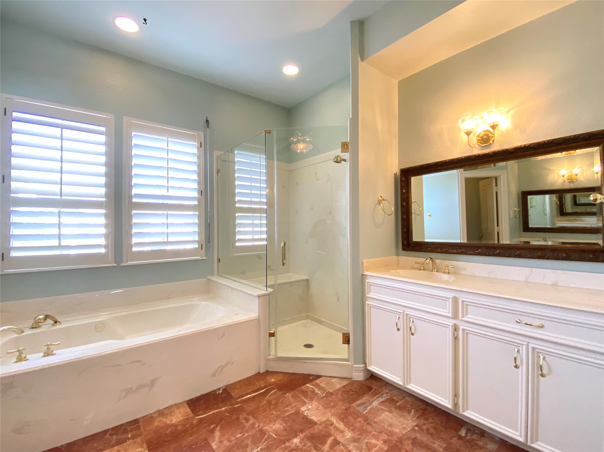 Luxurious primary ensuite with another sink and vanity on opposite side.