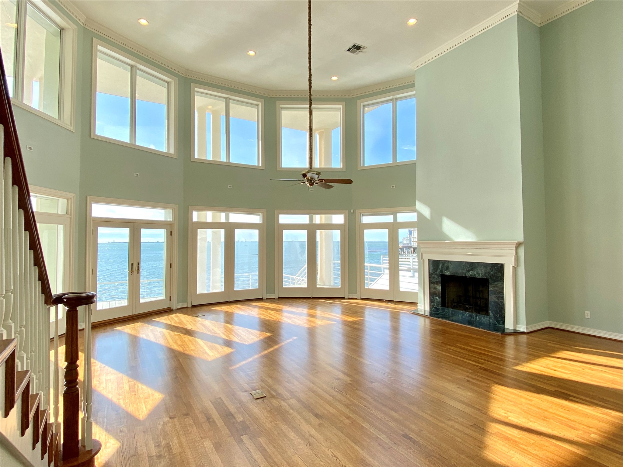919 Long Reach Drive, Tiki Island, TX 77554