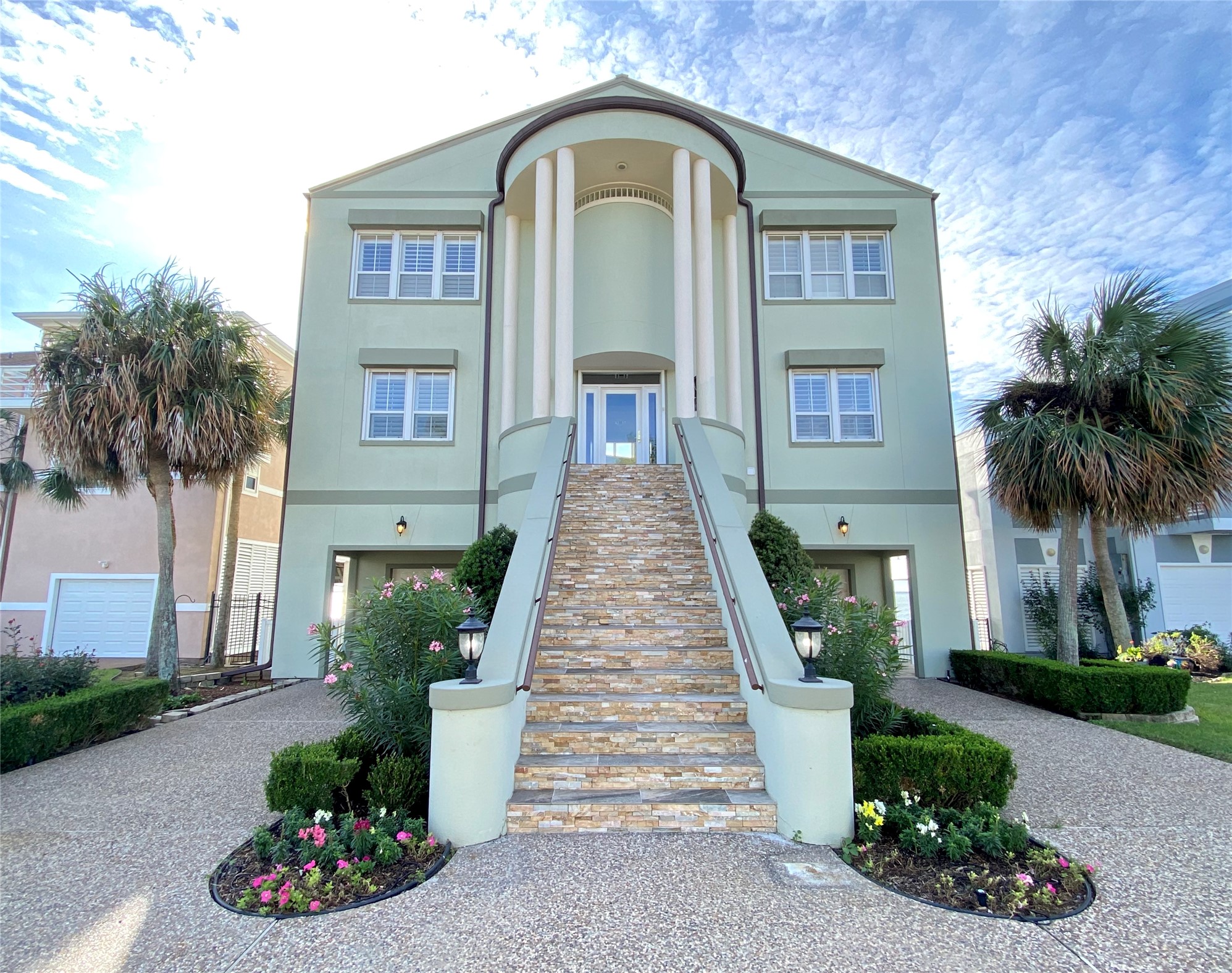 This grand entrance will lead you through to incredible bay views.  Come on in!