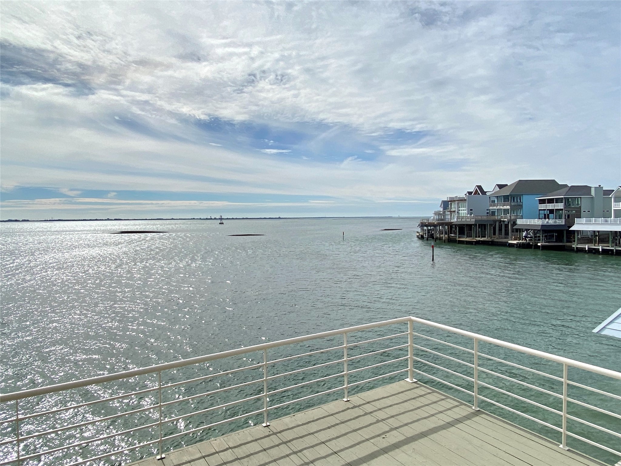 919 Long Reach Drive, Tiki Island, TX 77554