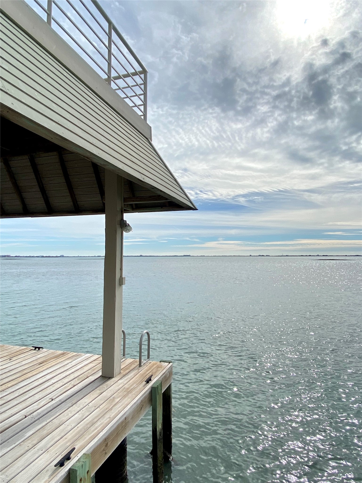 919 Long Reach Drive, Tiki Island, TX 77554