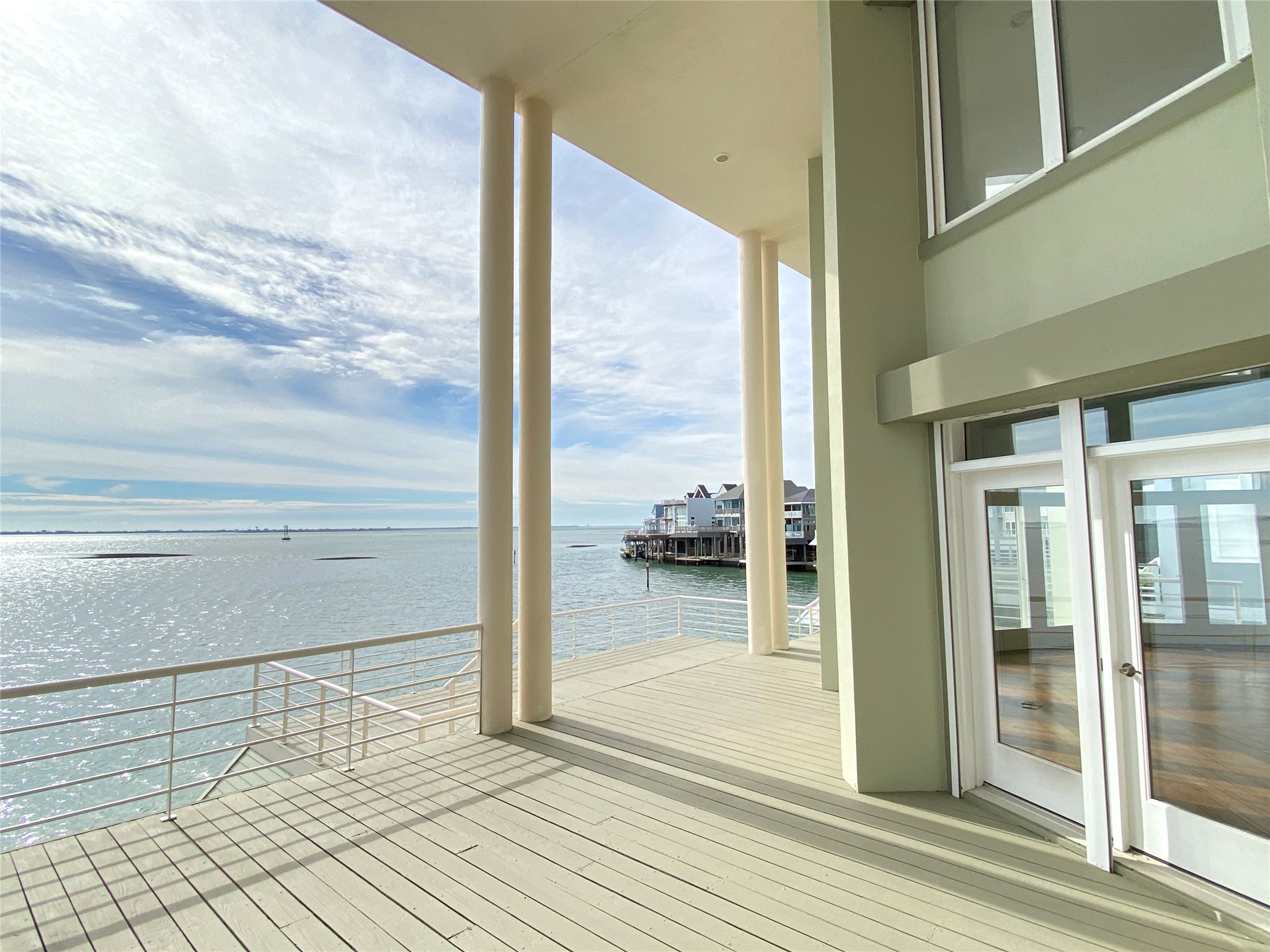 919 Long Reach Drive, Tiki Island, TX 77554