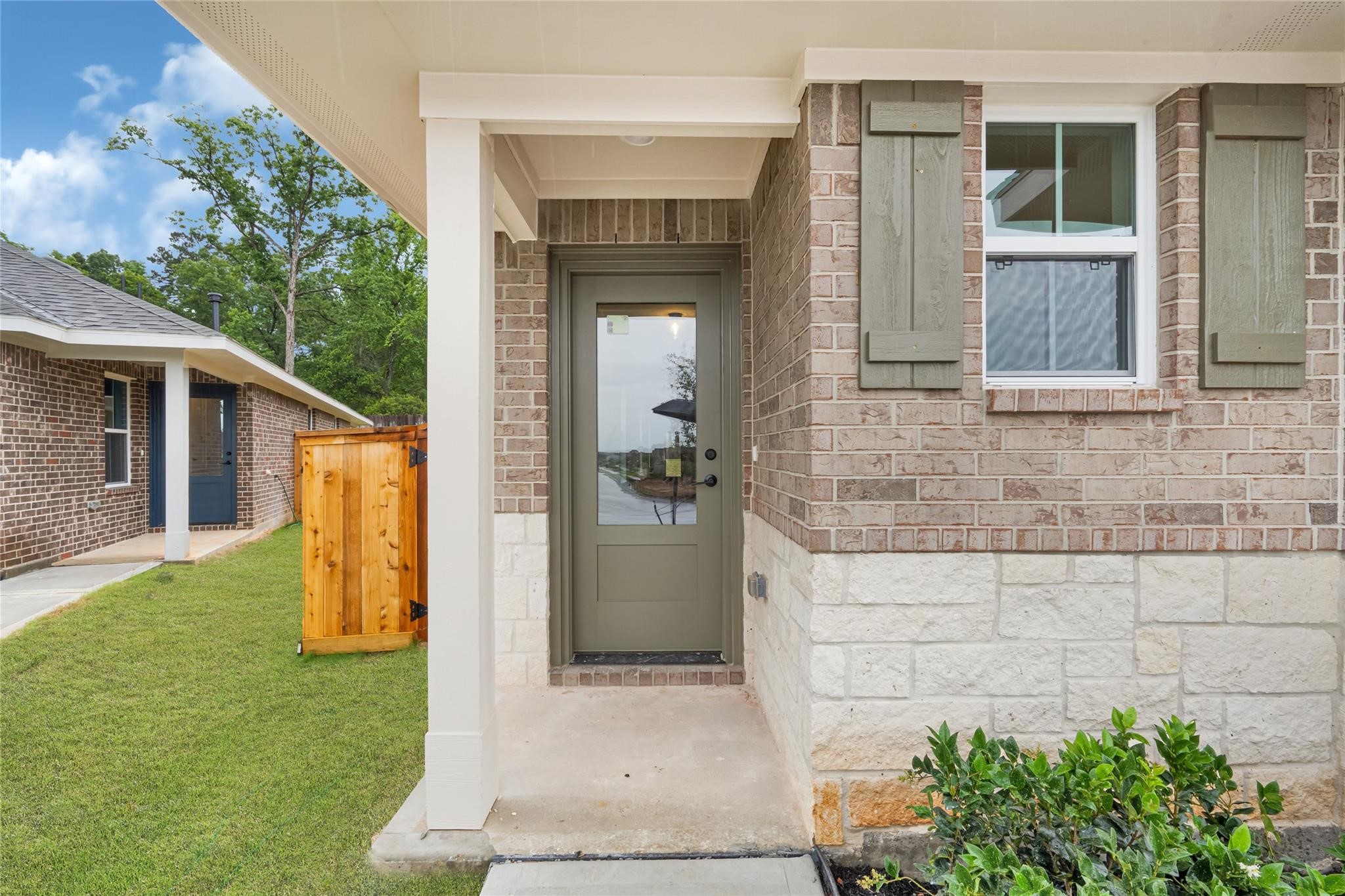 4410 W Bayou Maison Circle, Dickinson, TX 77539