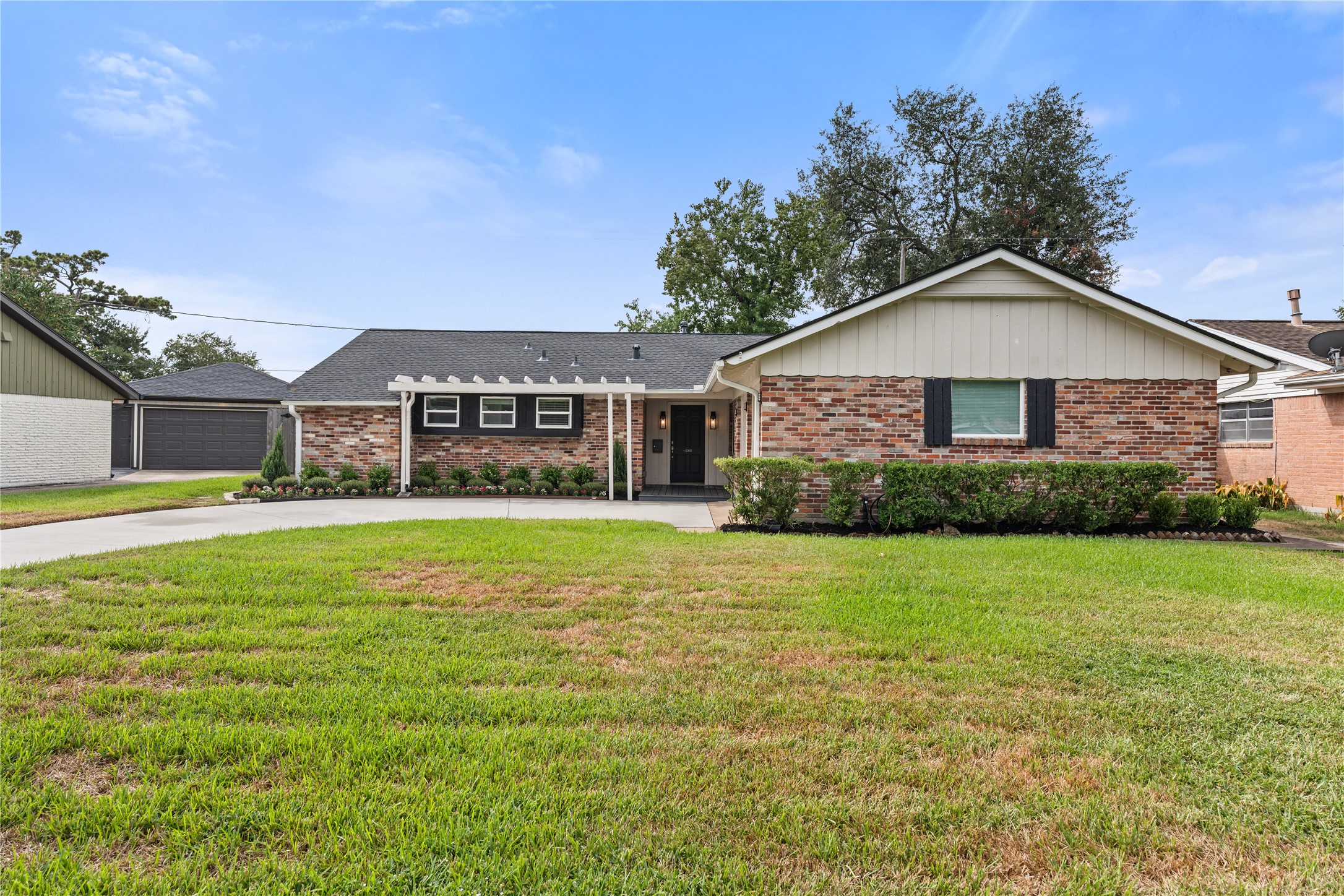 Attached 2 car garage and charming brick exterior. Siding was recently repainted and new front deck installed. Attached 2 car garage and charming brick exterior. Siding was recently repainted and new front deck installed.