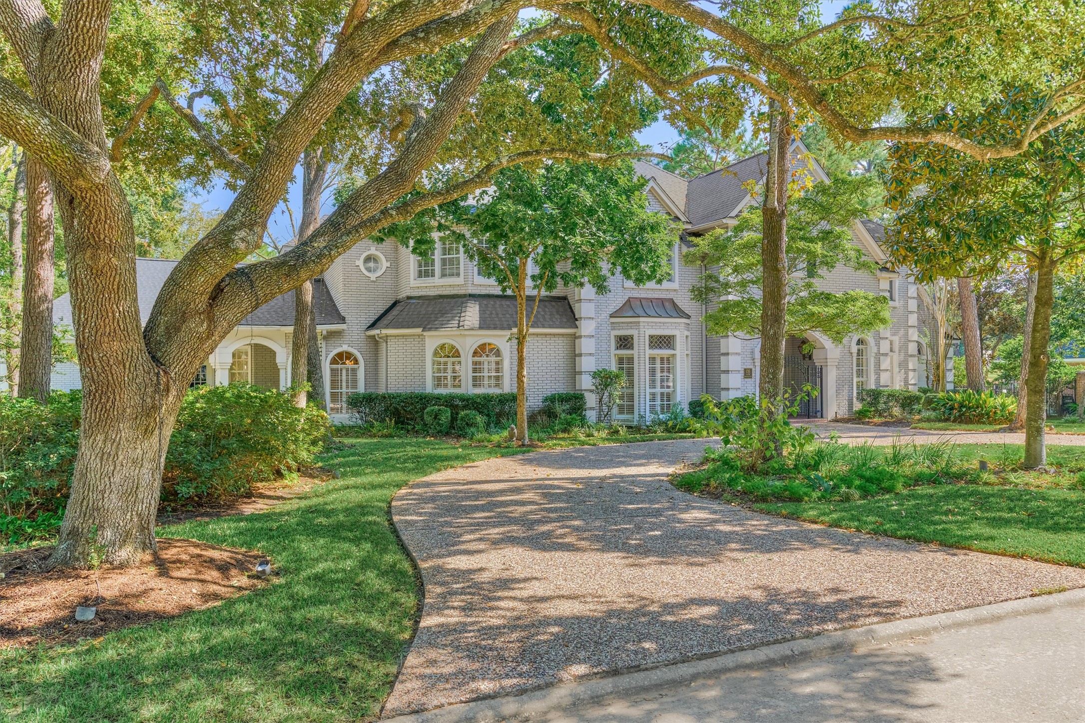 26 S Brokenfern Drive, The Woodlands, TX 77380