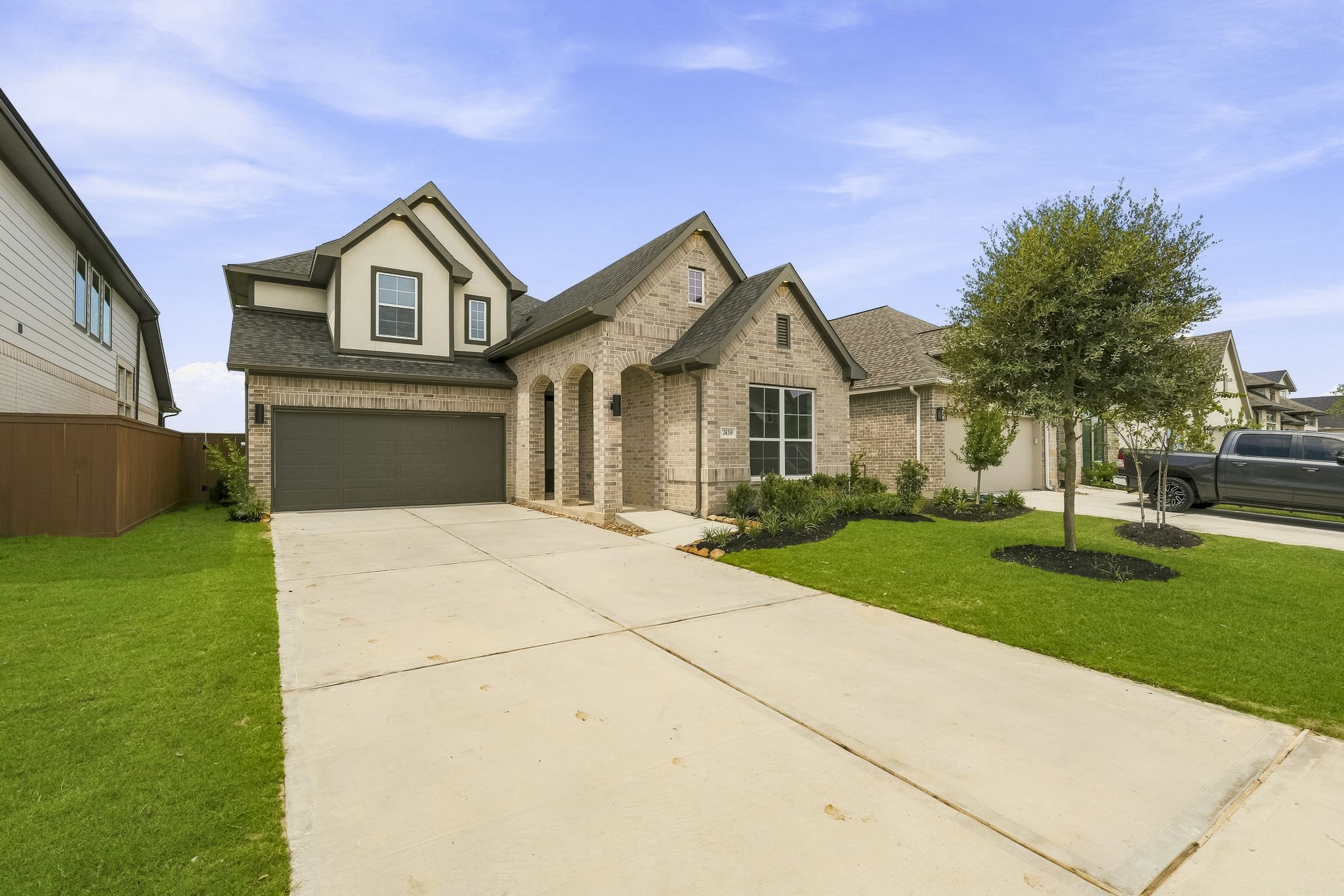 The entry is lined with arches that offer curb appeal. The entry is lined with arches that offer curb appeal.