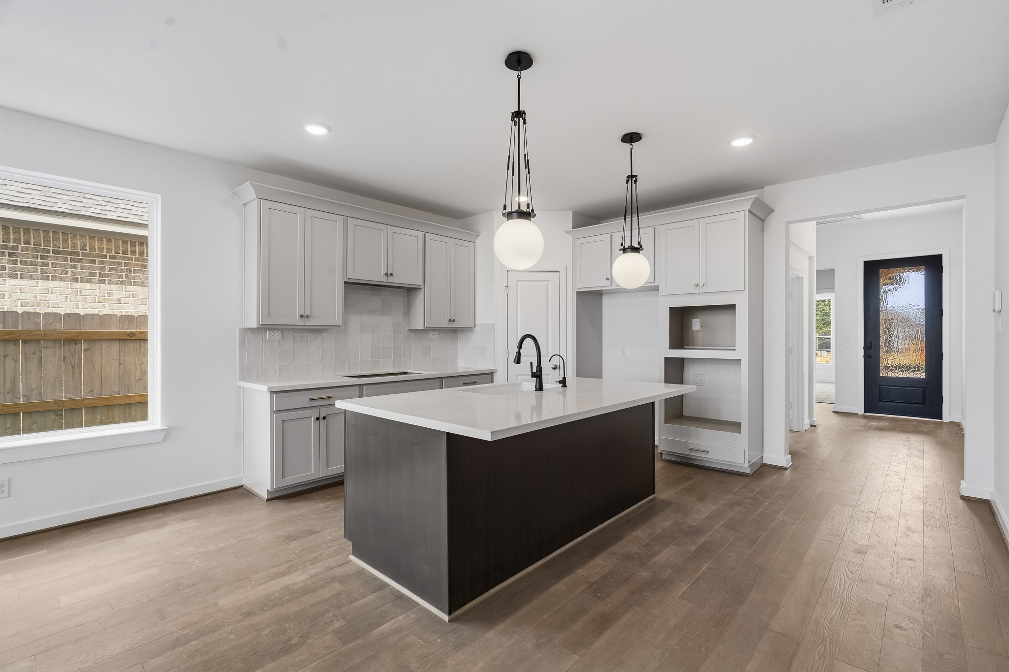 Plenty of light and counter space in the kitchen. Plenty of light and counter space in the kitchen.