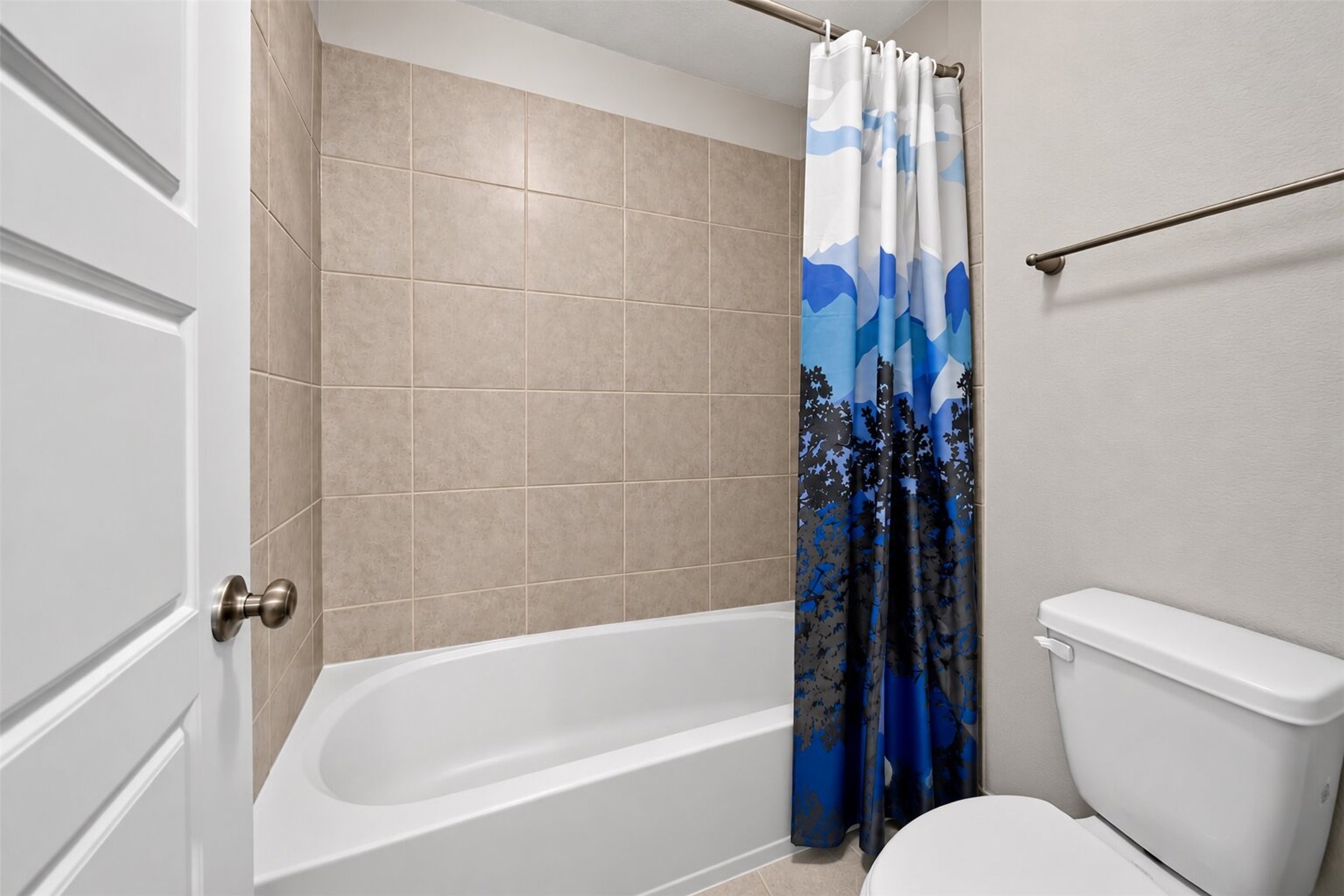 private bath area for bathroom 2.
