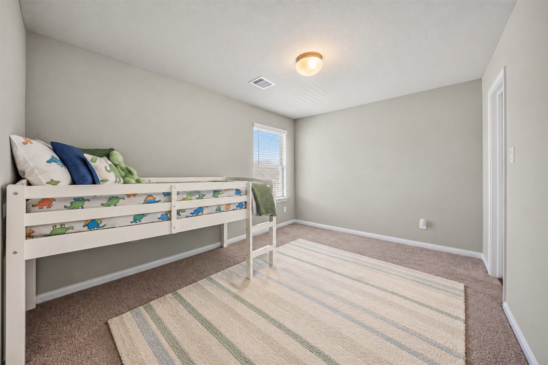 Bedroom 4
(virtually staged furniture).