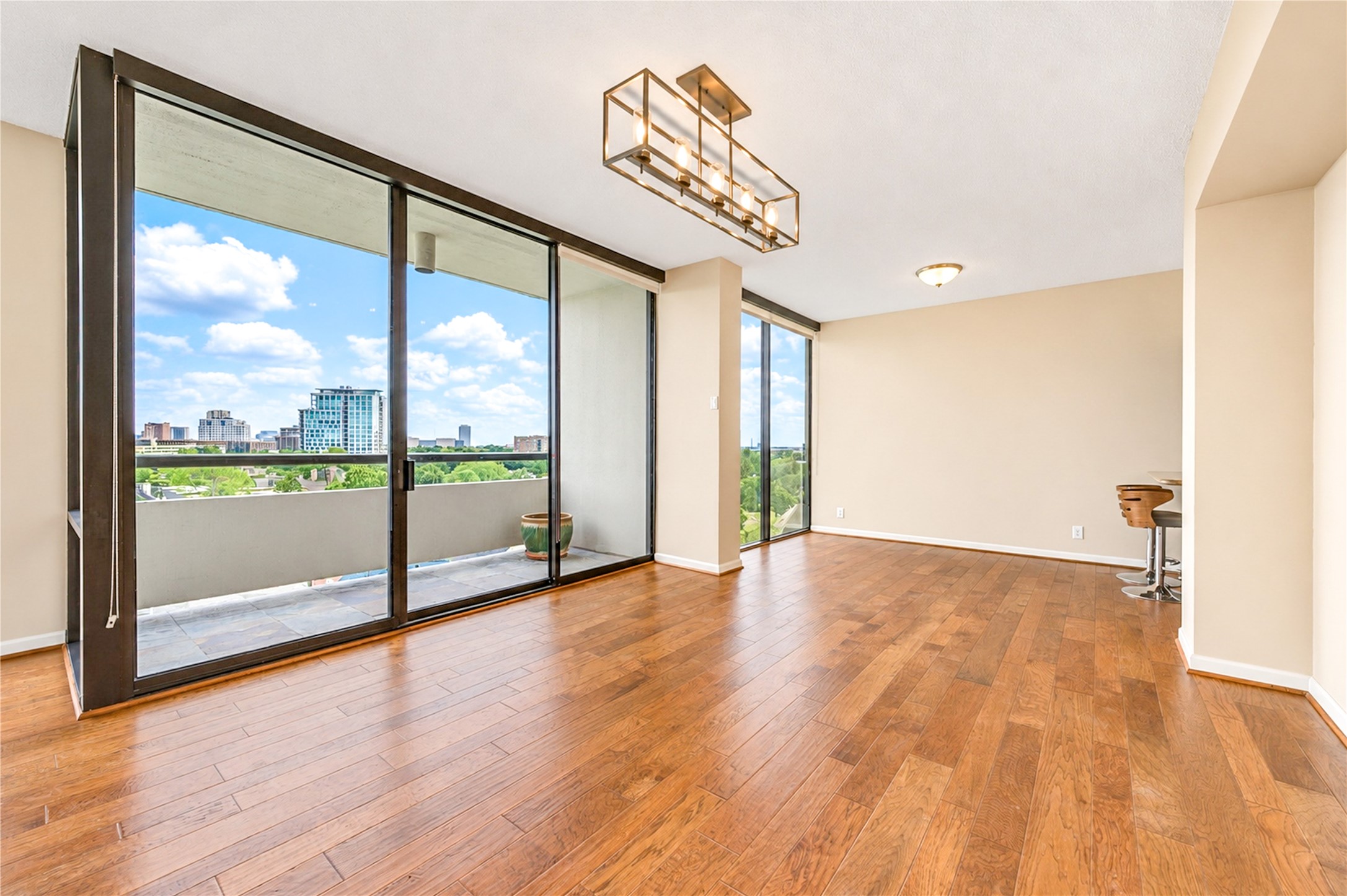 1111 Bering Drive, #706, Houston, TX 77057