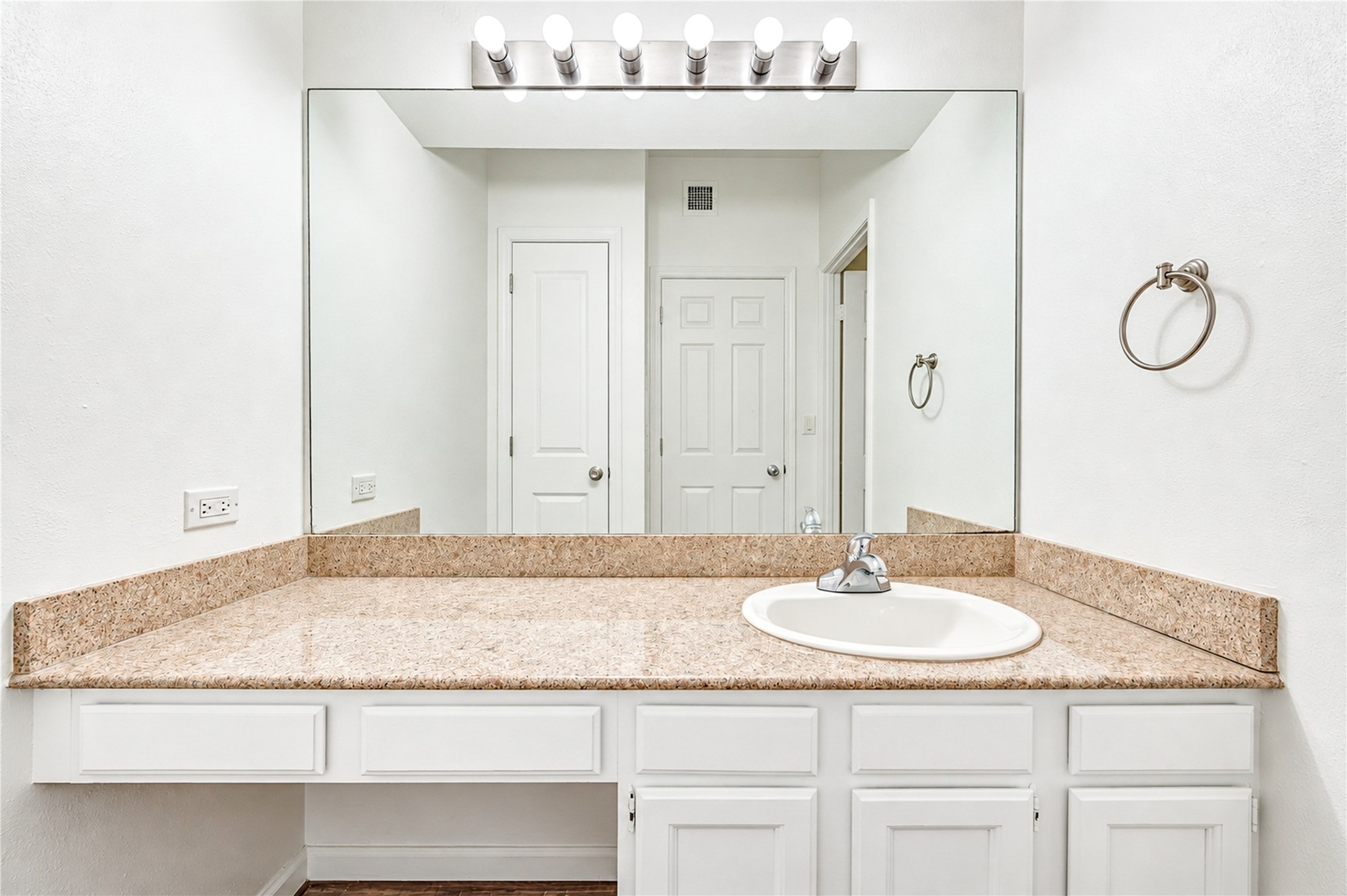 1111 Bering Drive, #706, Houston, TX 77057