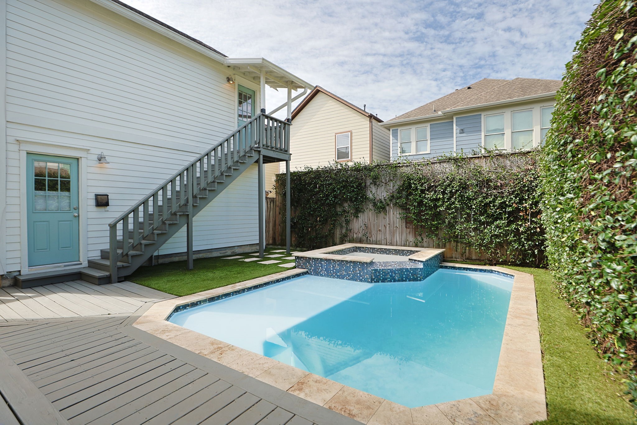 Nice big pool and spa !