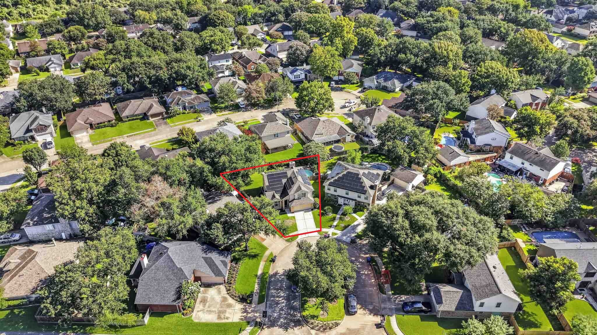 This aerial view showcases the homes desirable cul-de-sac location and 6,632 sqft. lot.