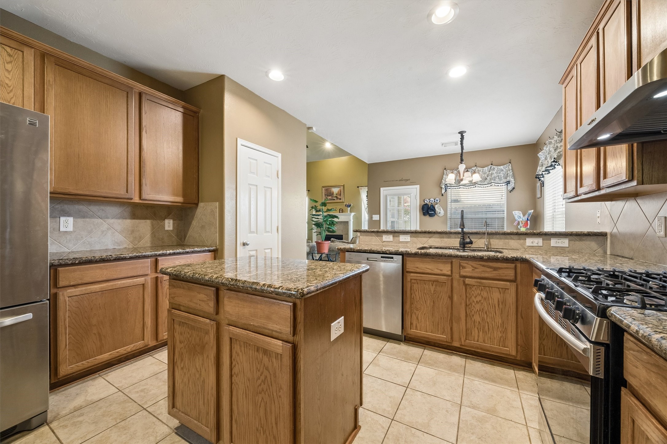 415 Willow Pointe Drive, League City, TX 77573