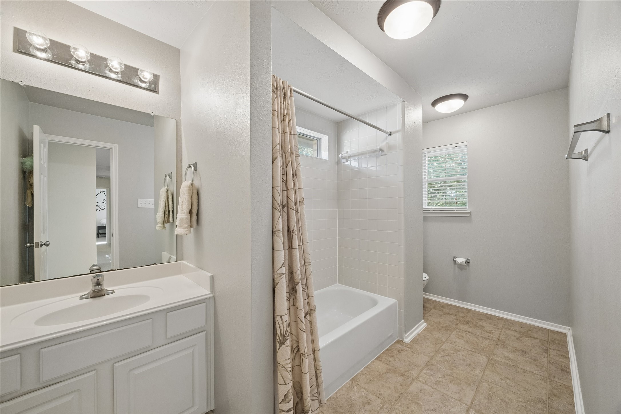 415 Willow Pointe Drive, League City, TX 77573