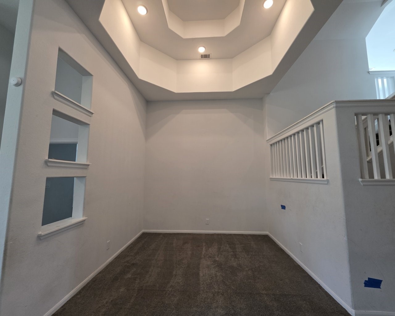 Beautiful dining room with recessed ceiling Beautiful dining room with recessed ceiling