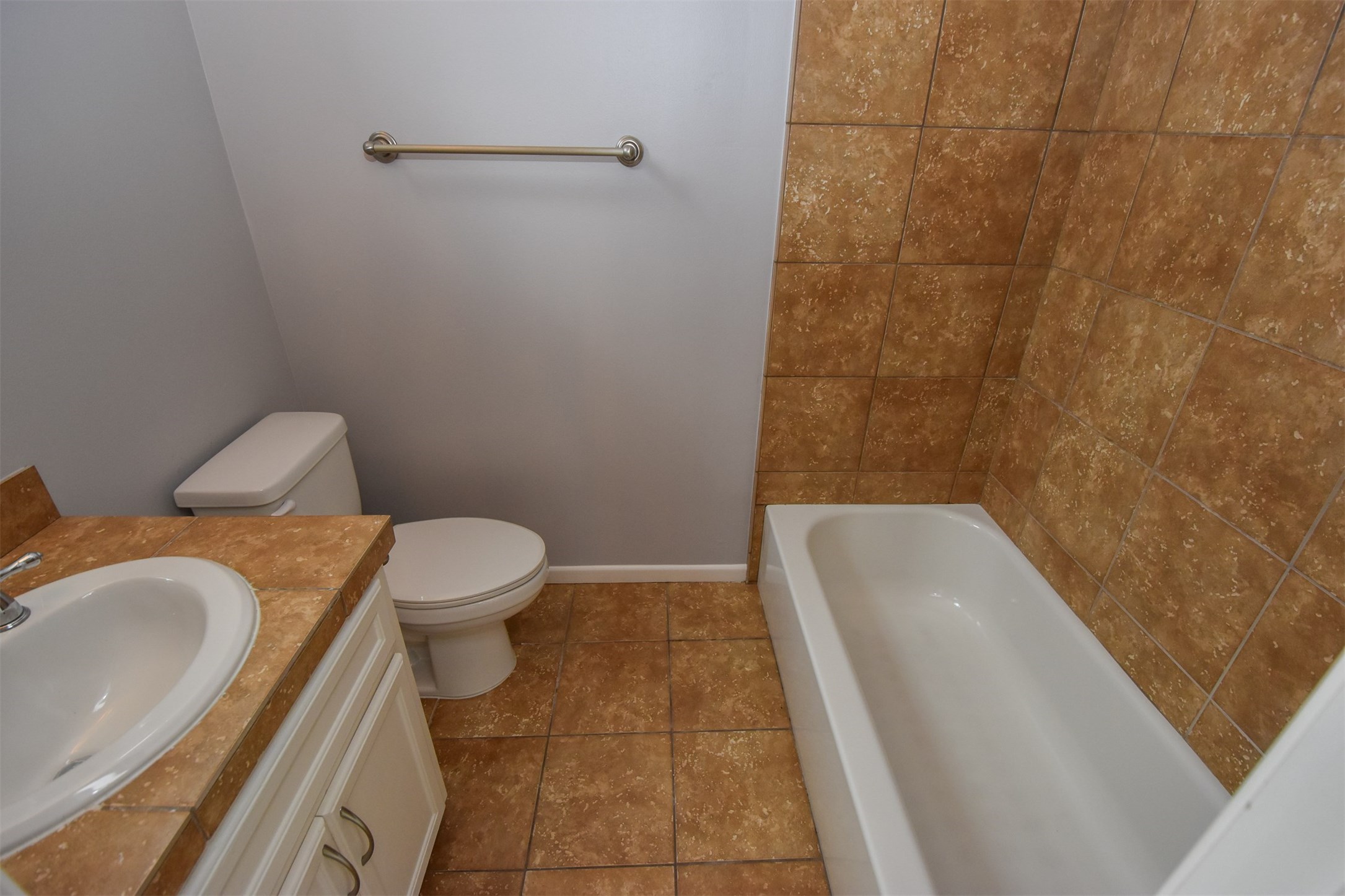 Upstairs secondary ensuite bathroom