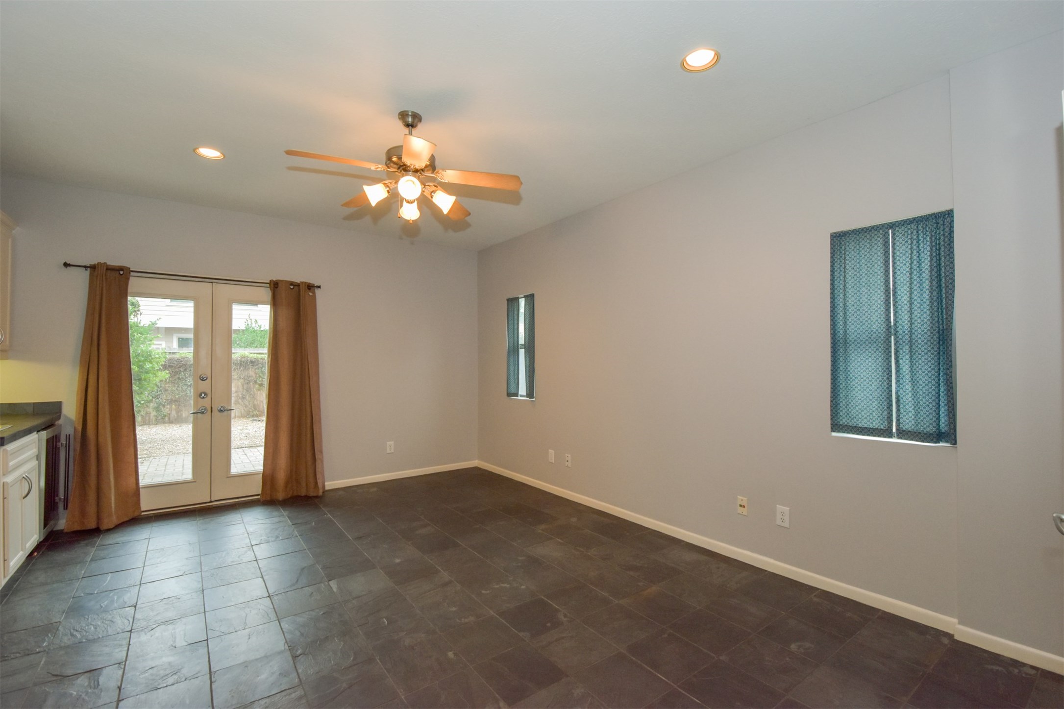 Downstairs room can be study/den or bedroom Downstairs room can be study/den or bedroom