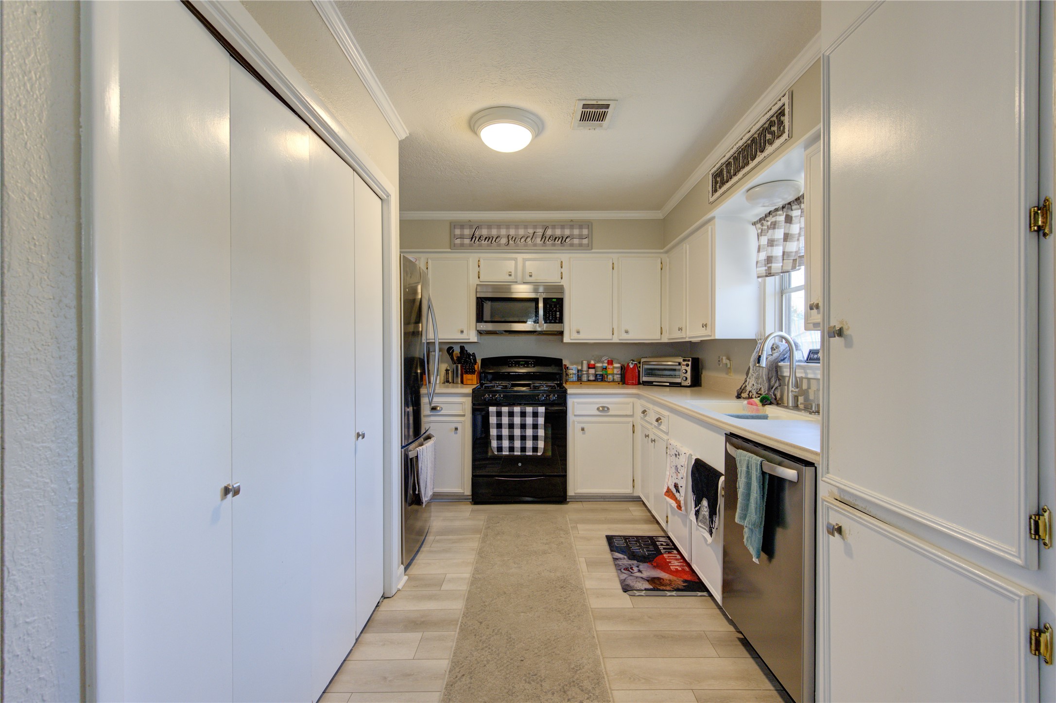 13 S Skimmer Street, La Marque, TX 77568